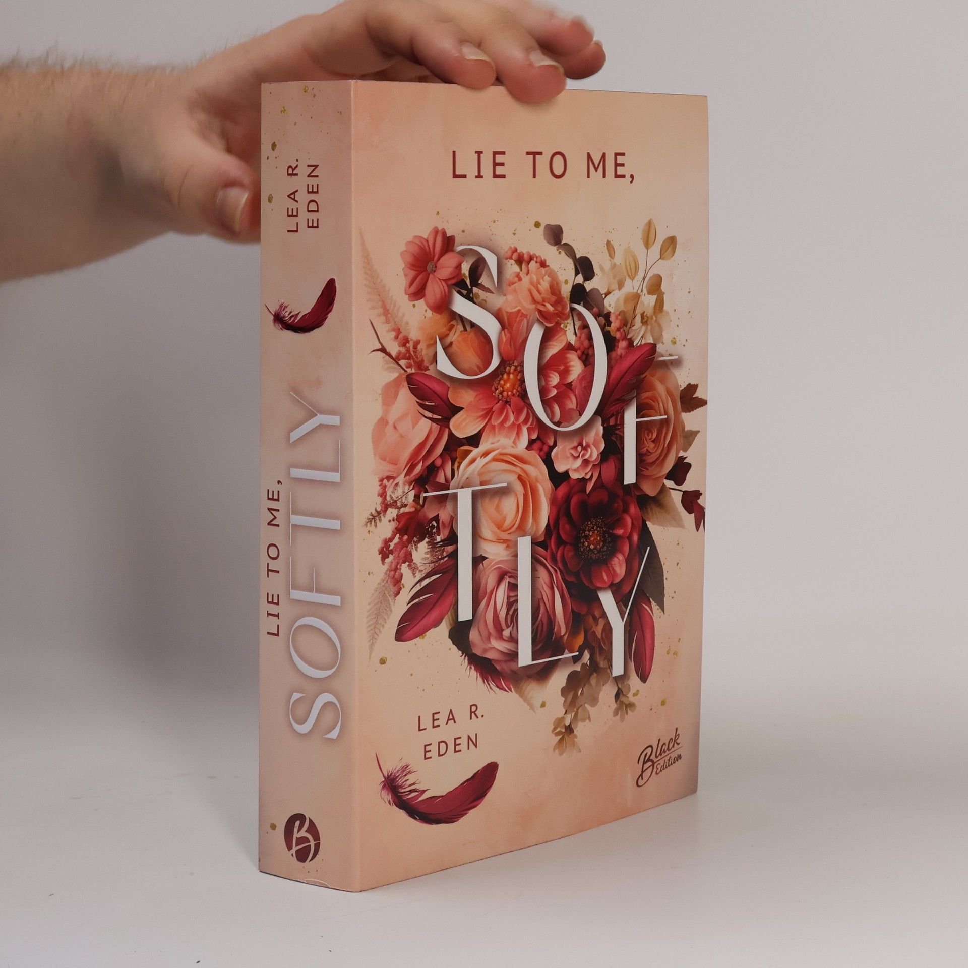 Lea R. Eden Lie to Me, Softly
