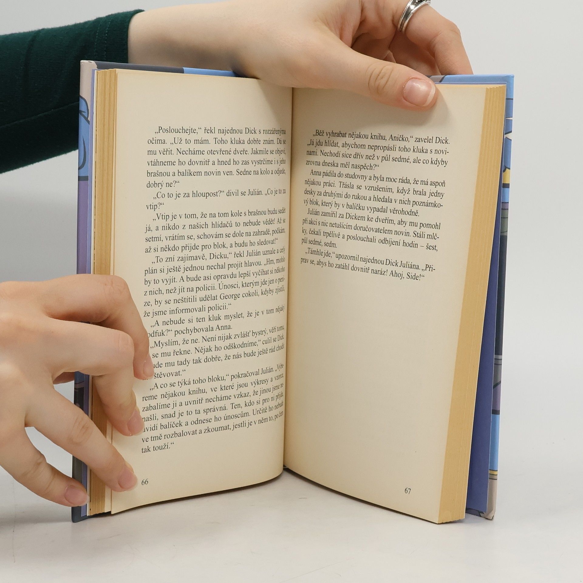 Enid Blyton Správná pětka už v tom zase lítá