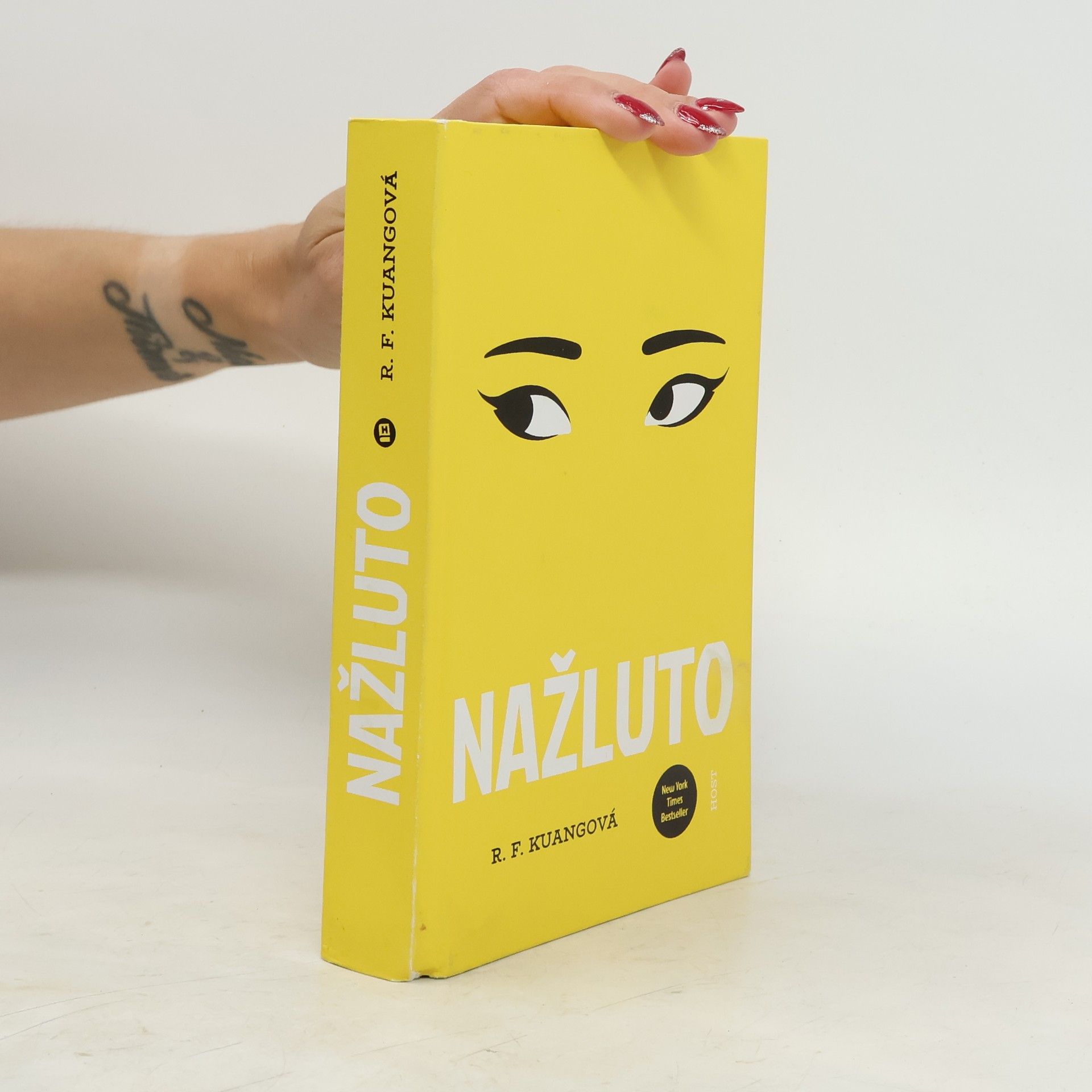 Rebecca Kuang Nažluto