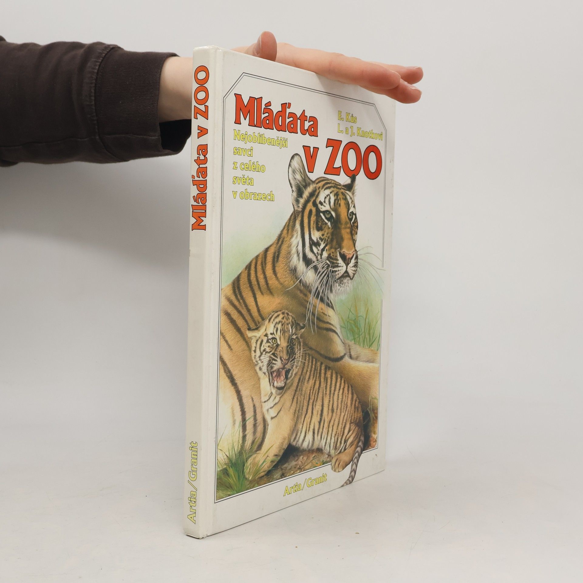 Evžen K°us Mláďata v zoo : nejoblíbenější savci z celého světa v obrazech