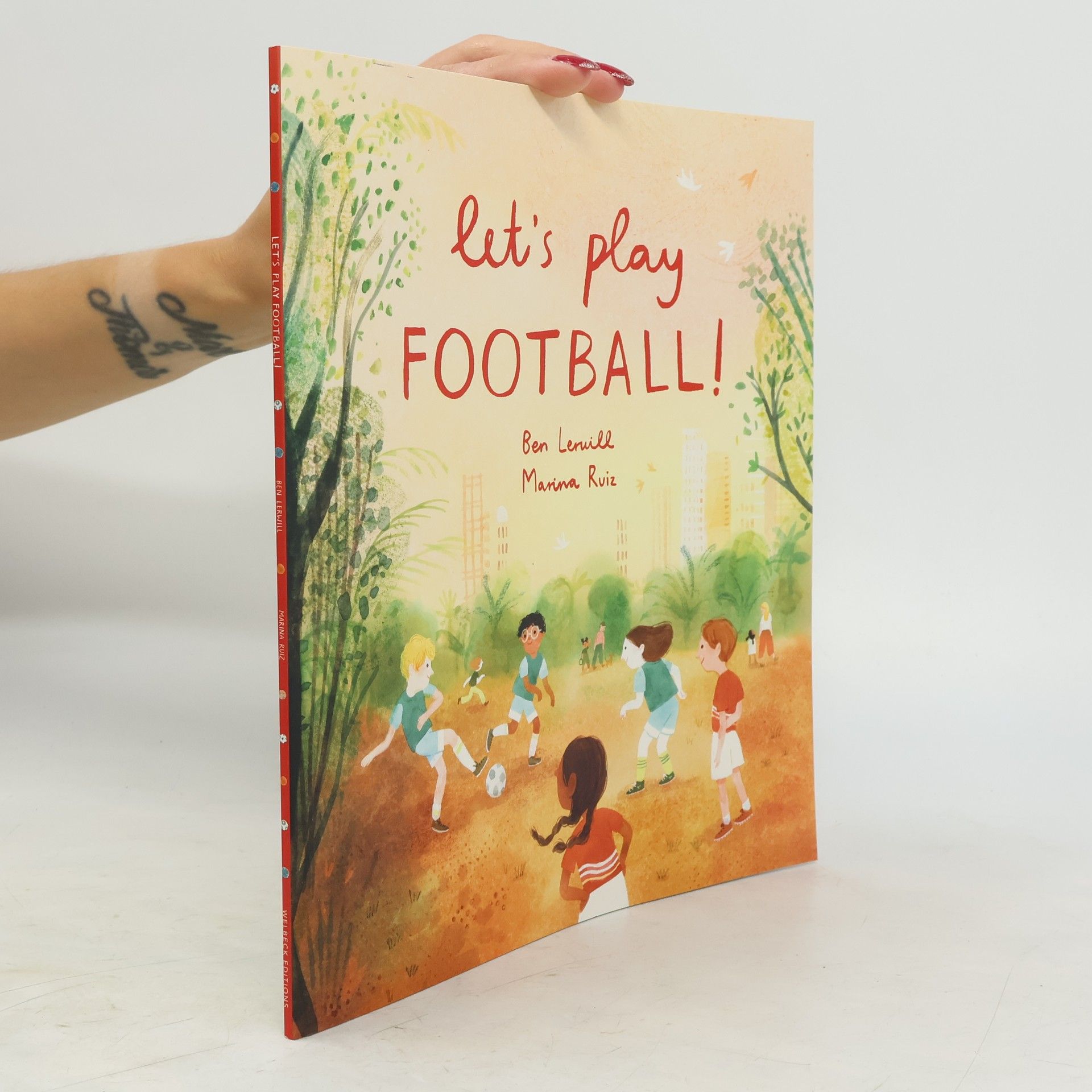 Marina Ruiz Let's Play Football!