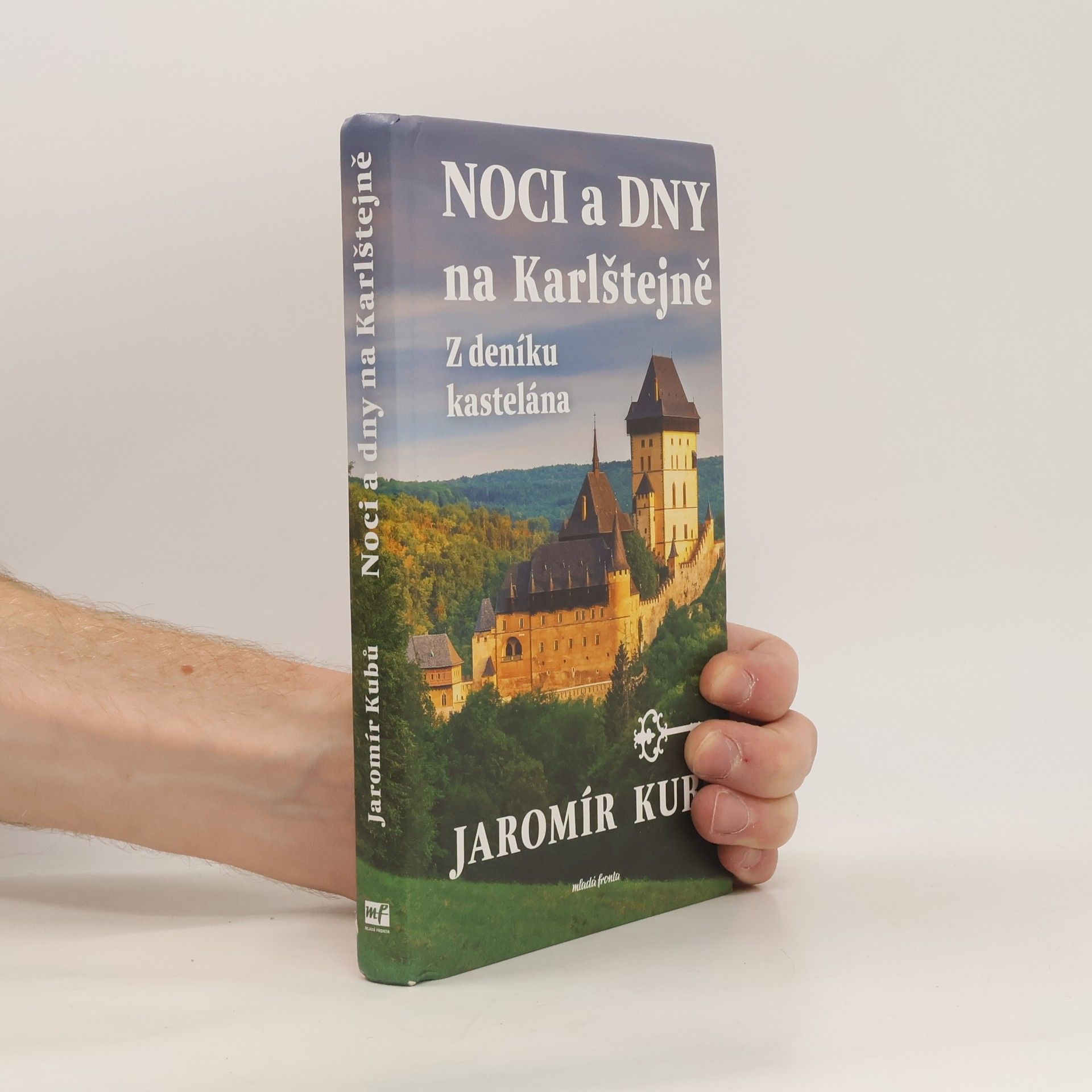 Jaromír Kubů Noci a dny na Karlštejně : z deníku kastelána