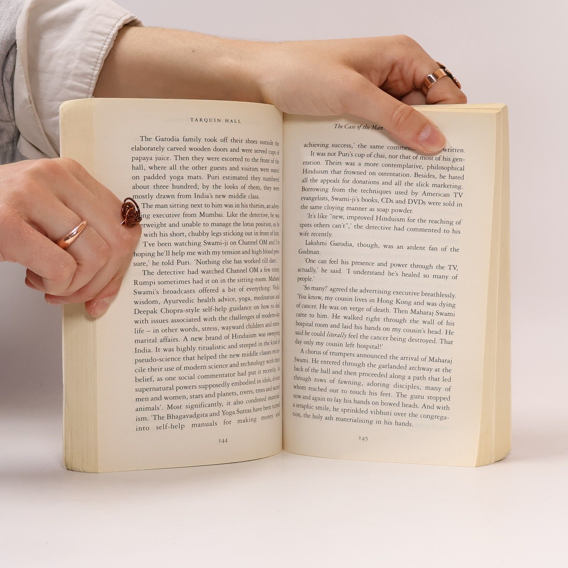 Tarquin Hall The Case of the Man who Died Laughing. Der lachende Tote, englische Ausgabe