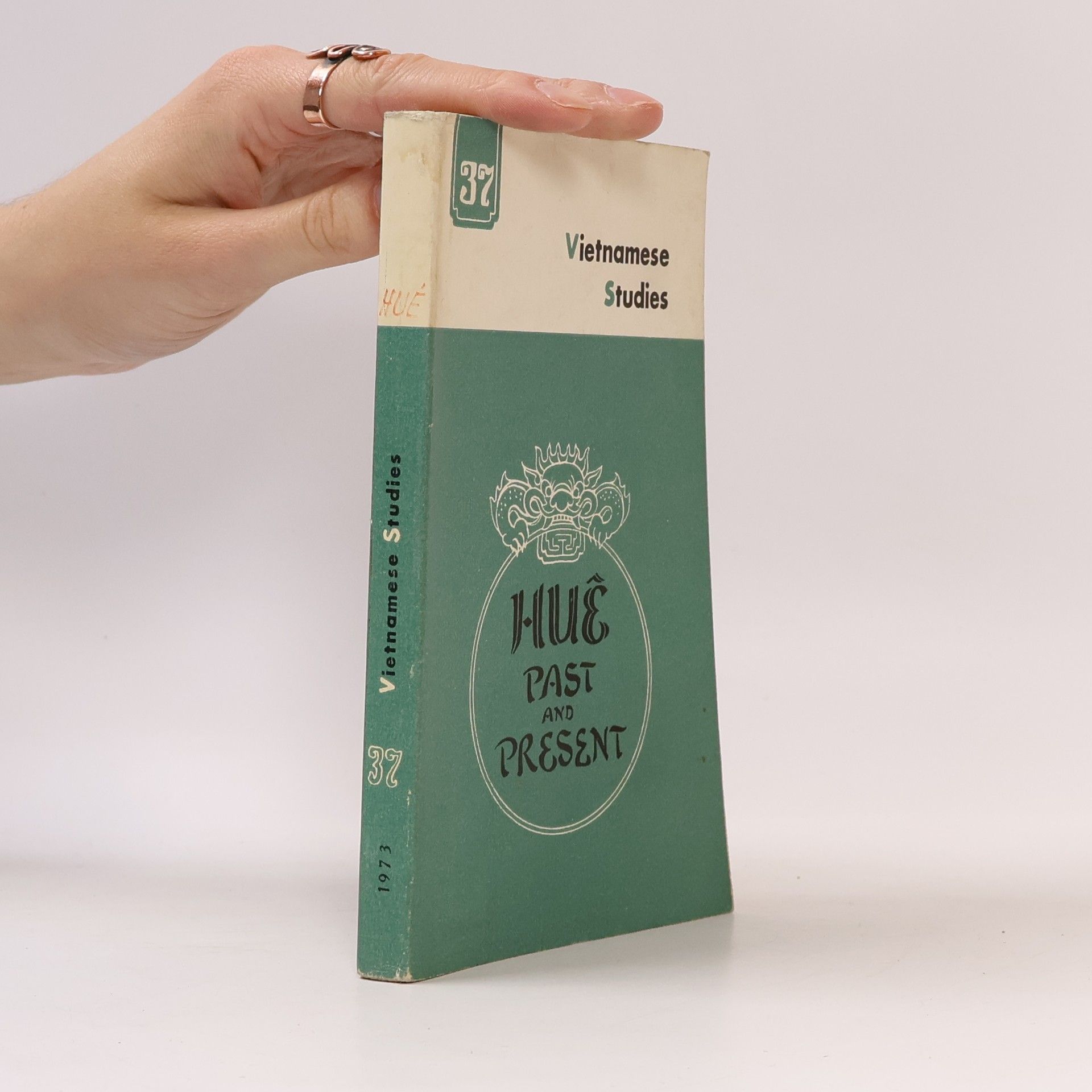 Kolektiv autorů Vietnamese Studies No. 37: Hue - Past and Present