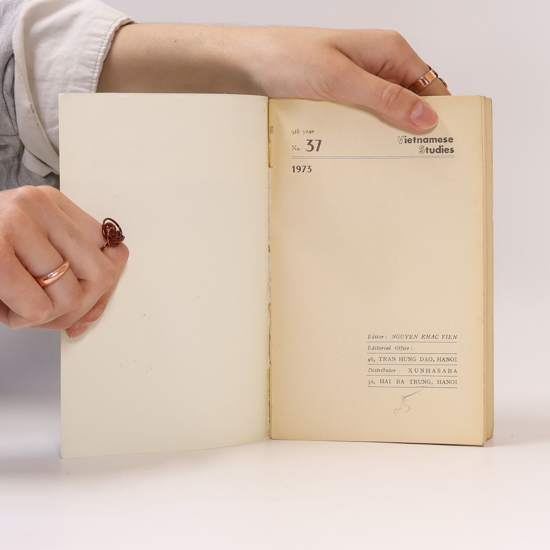 Kolektiv autorů Vietnamese Studies No. 37: Hue - Past and Present