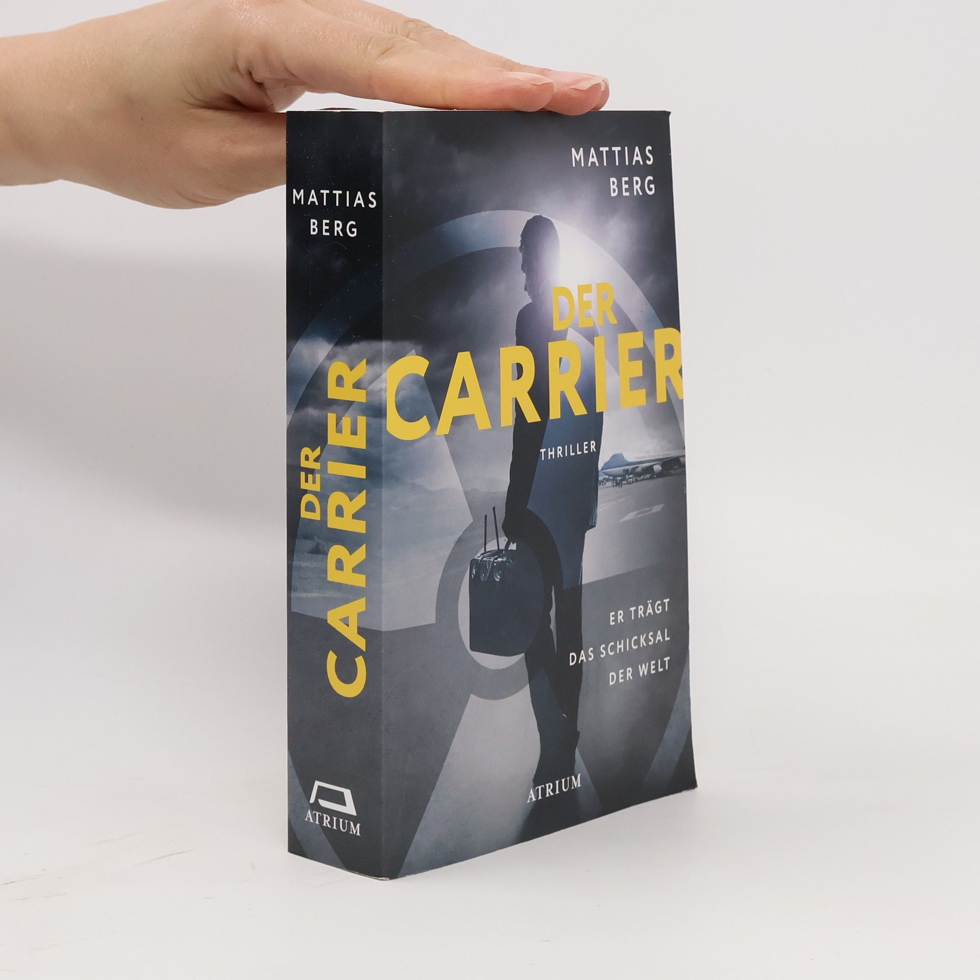 Mattias Berg Der Carrier. Er trägt das Schicksal der Welt