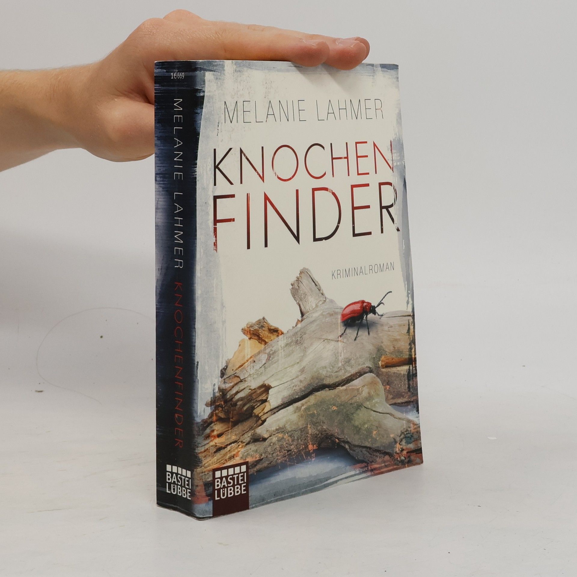 Melanie Lahmer Knochenfinder