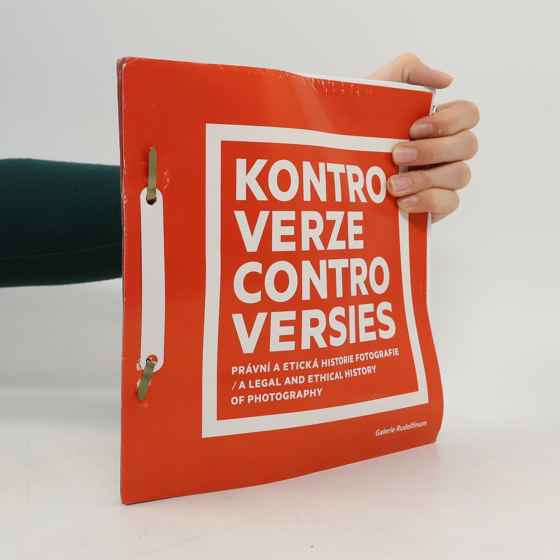 Collectif d'auteurs Kontroverze - Controversies. Právní a etická historie fotografie. A Legal and Ethical History of Photography