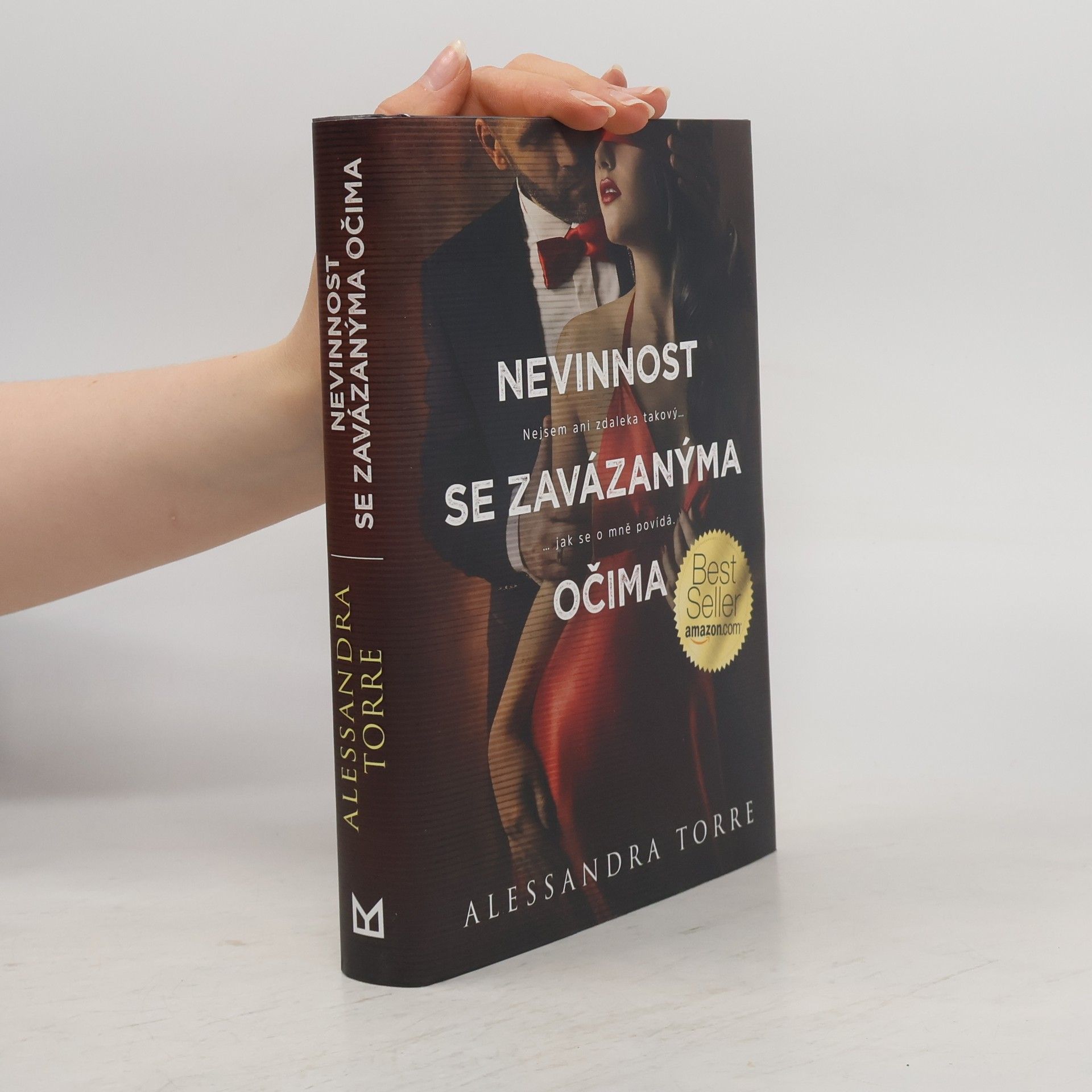 Alessandra Torre Nevinnost se závazanýma očima