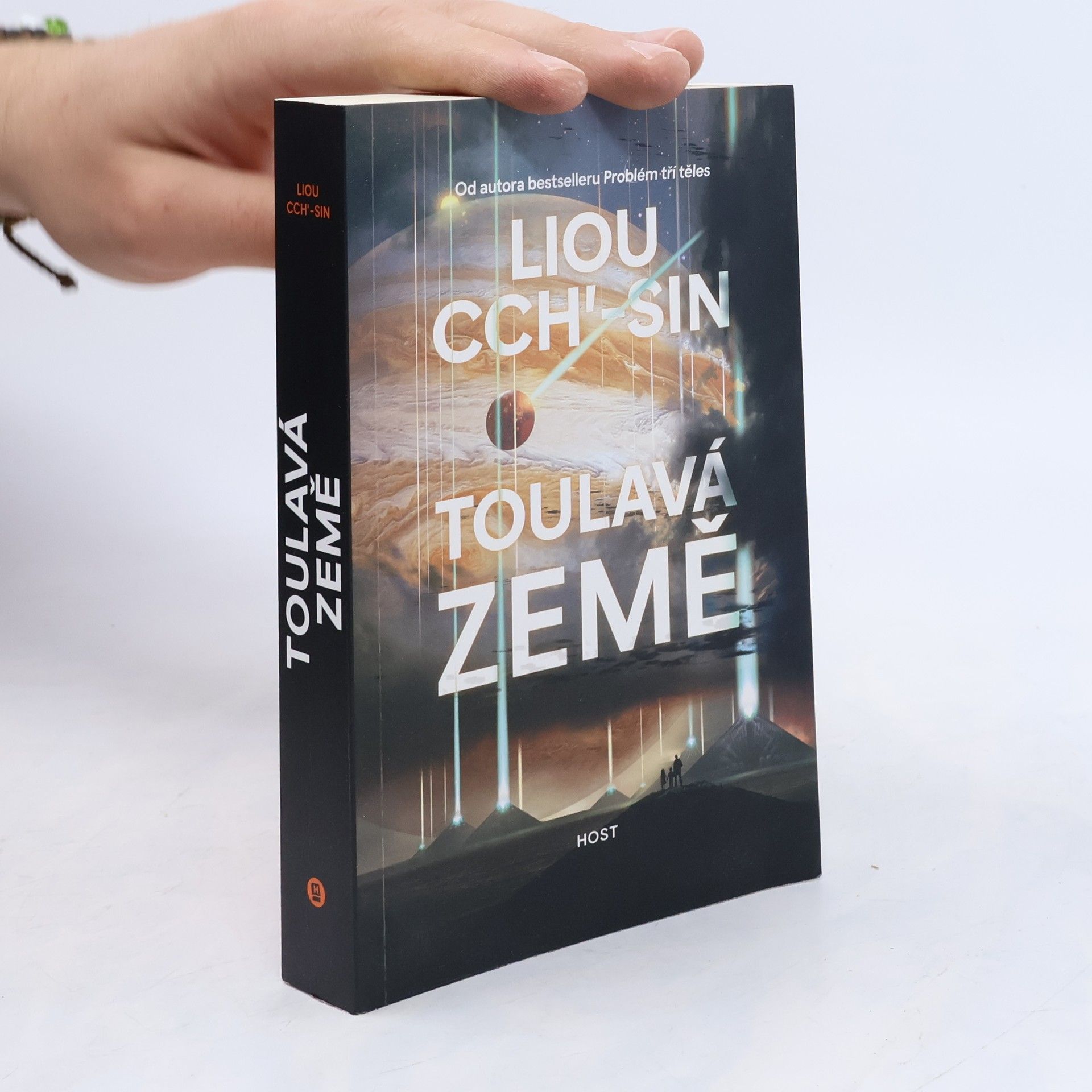 Cixin Liu Toulavá Země
