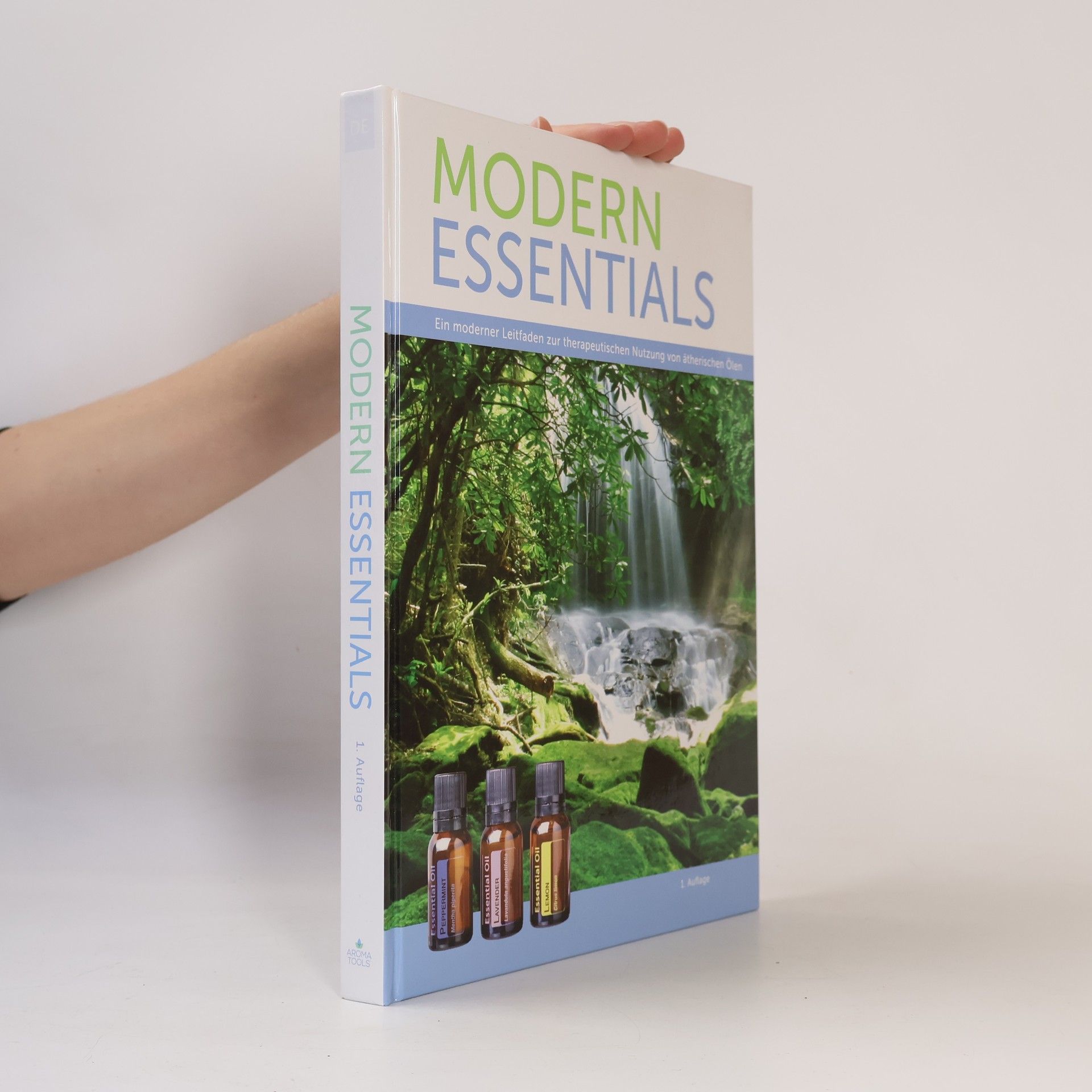 Various authors Modern Essentials