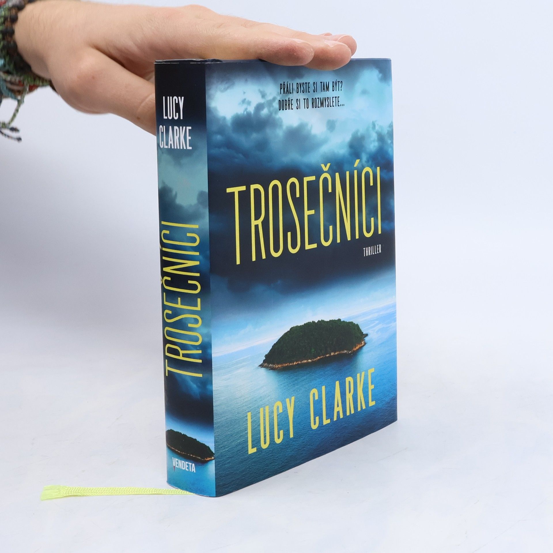 Lucy Clarke Trosečníci