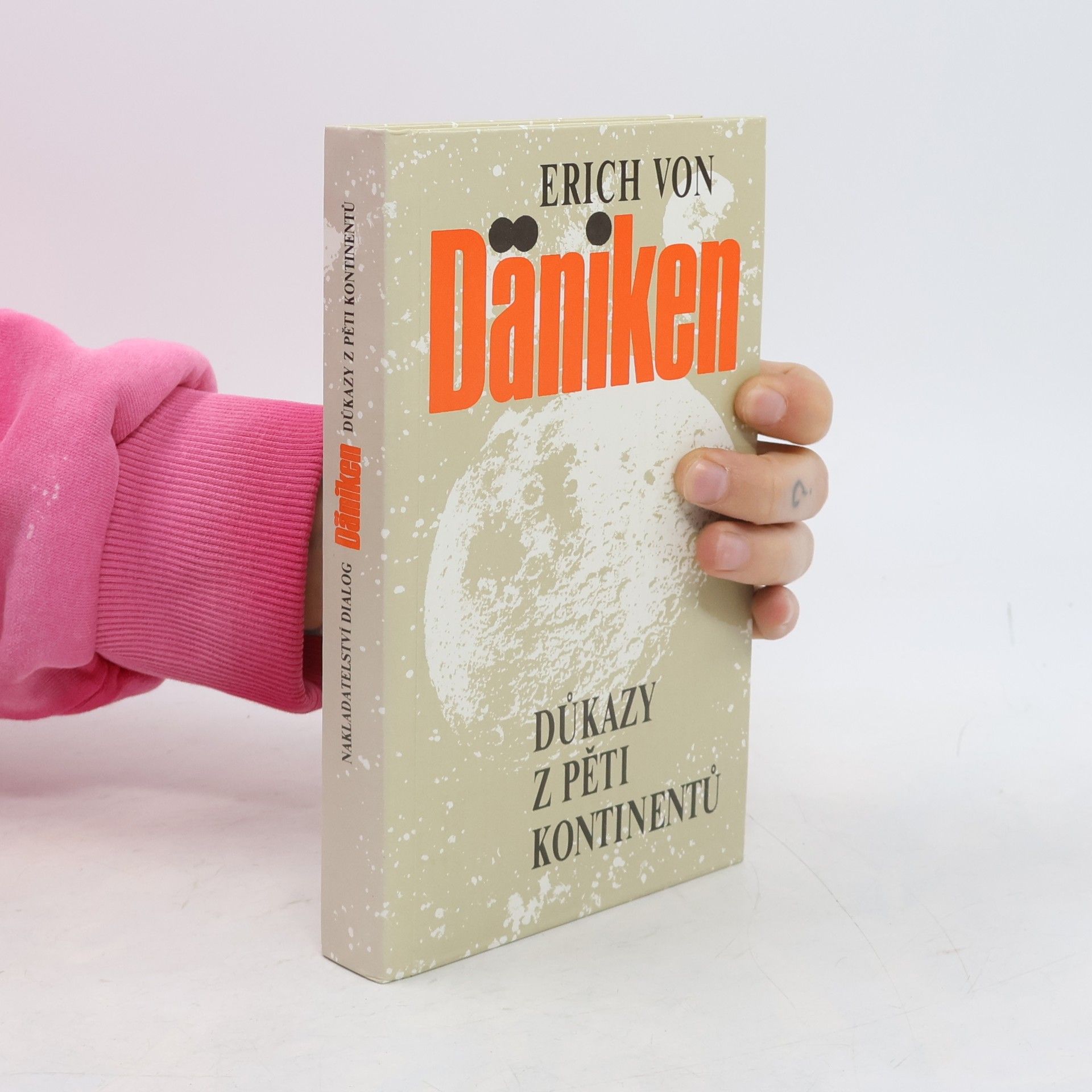 Erich von Däniken Důkazy z pěti kontinentů