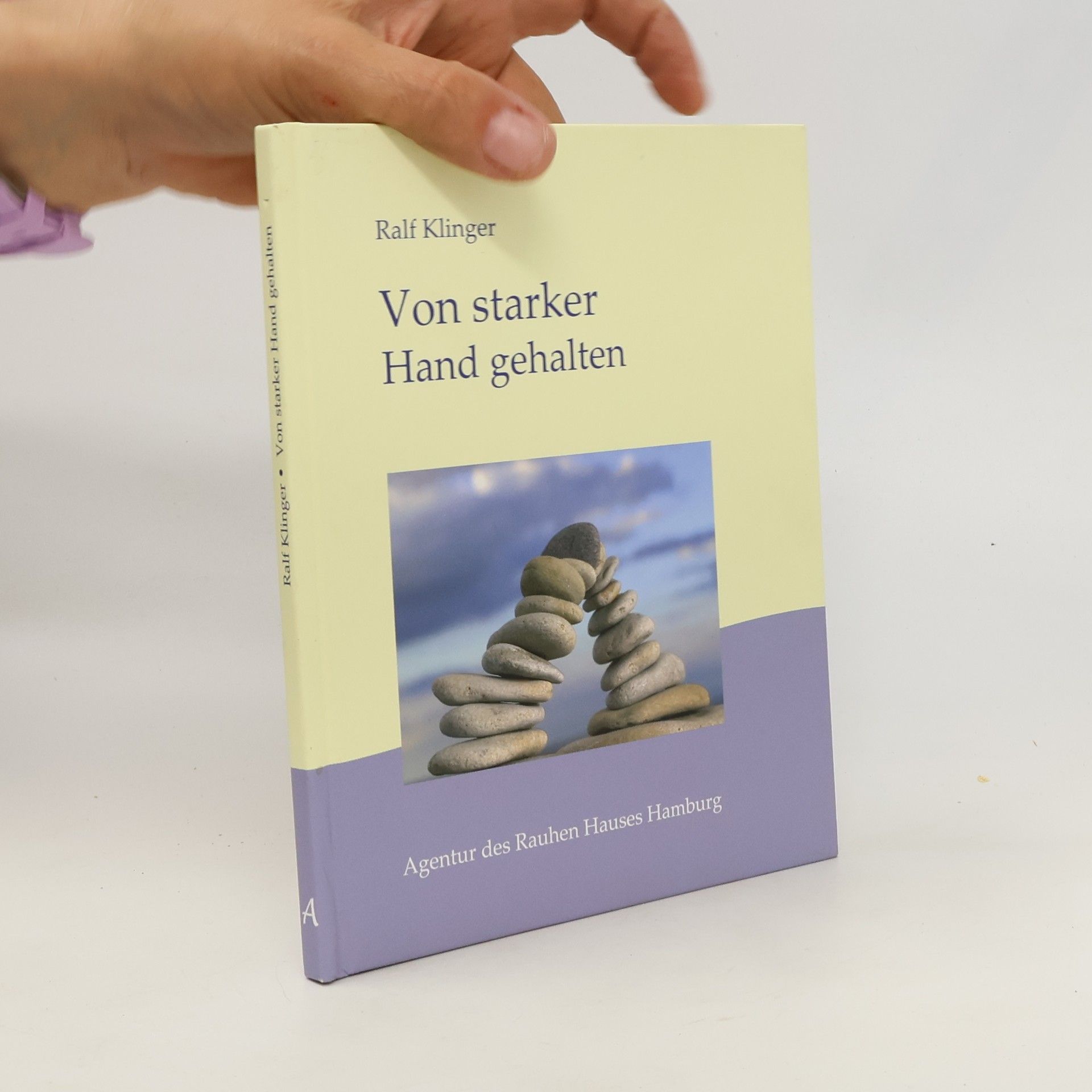 Von starker Hand gehalten