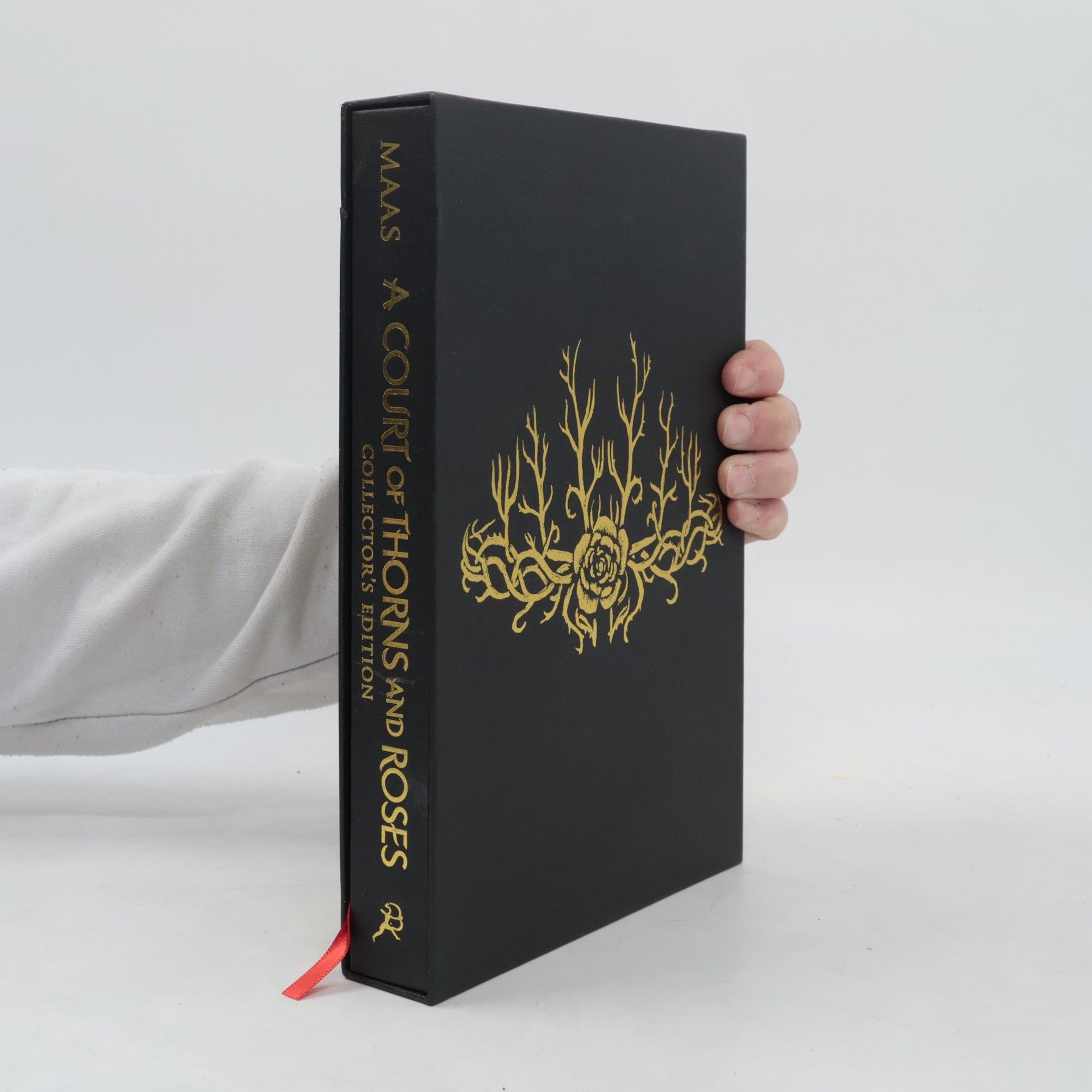 Sarah J. Maas A Court of Thorns And Roses
