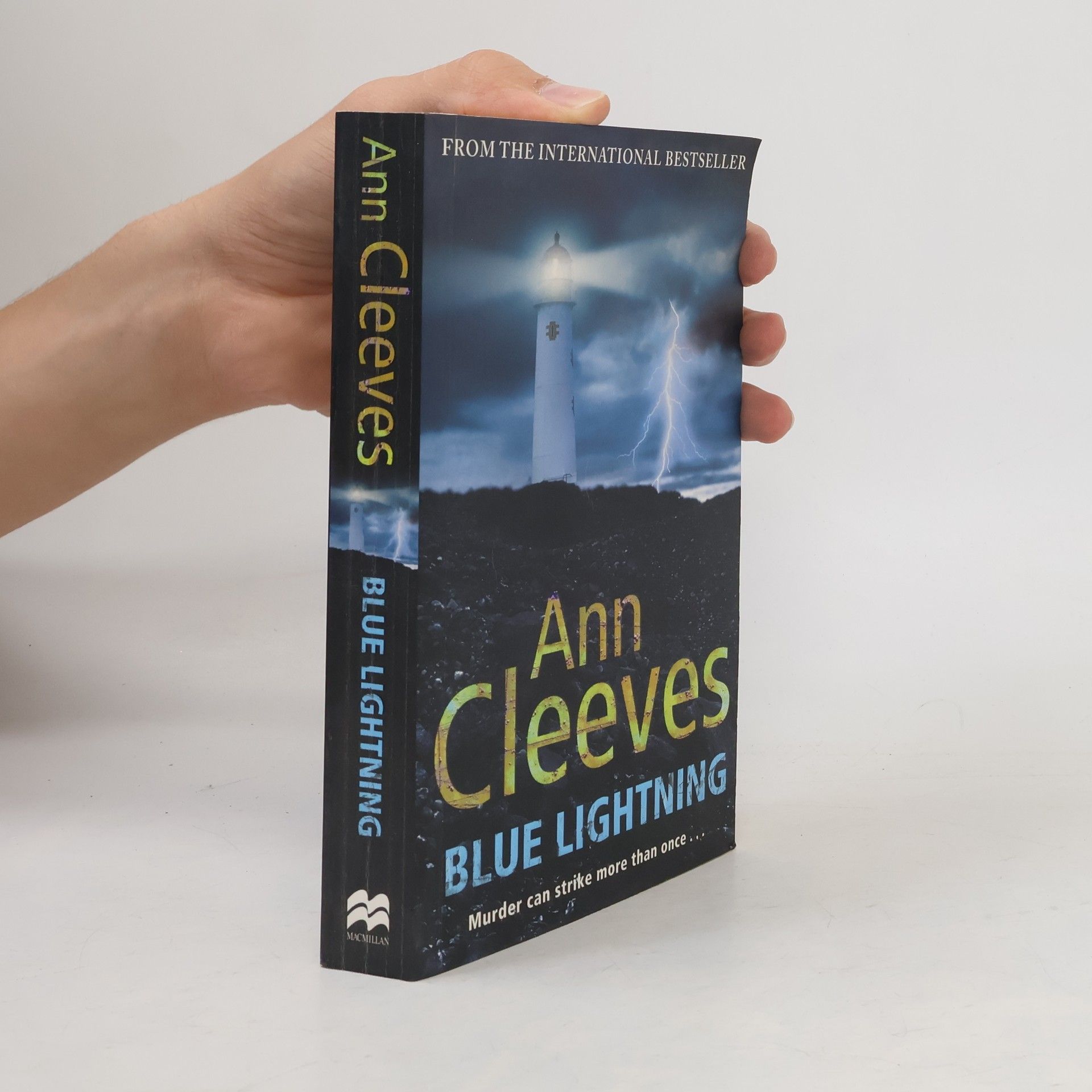 Ann Cleeves Shetland - 4: Blue Lightning