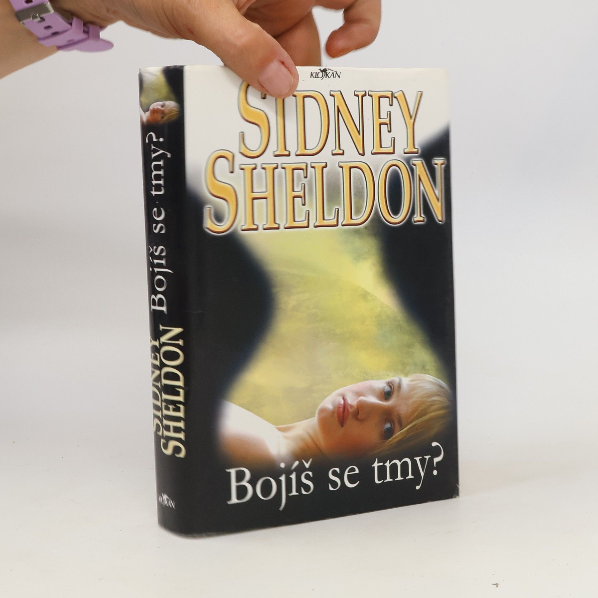 Sidney Sheldon Bojíš se tmy?
