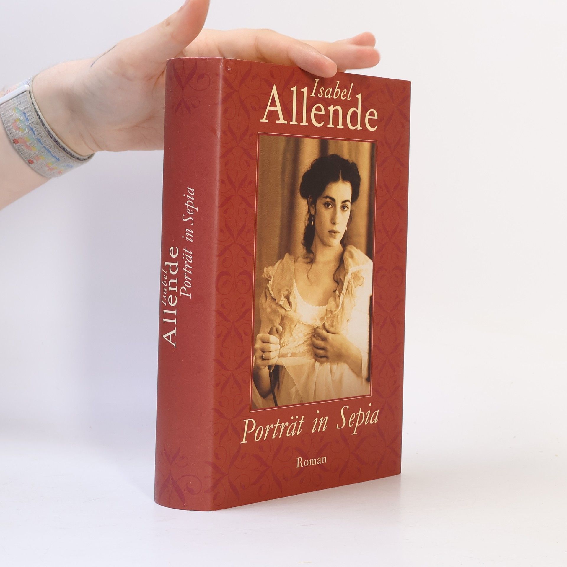 Isabel Allende Porträt in Sepia