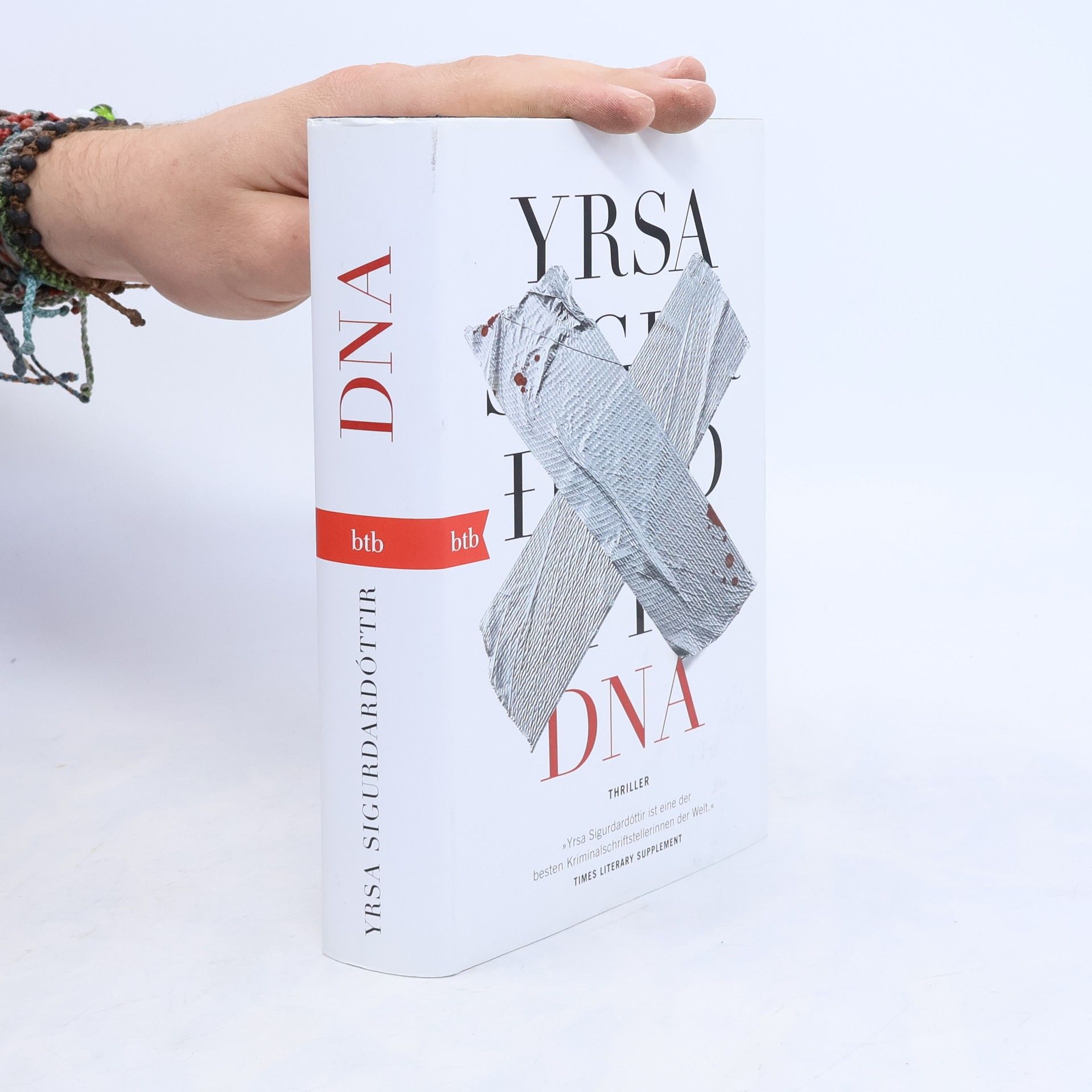Yrsa Sigurðardóttir DNA
