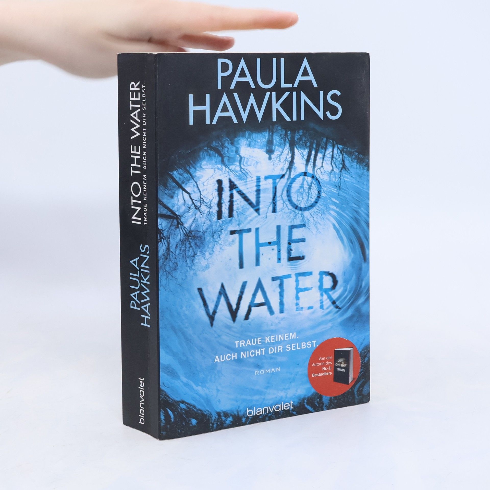 Paula Hawkins Into the Water