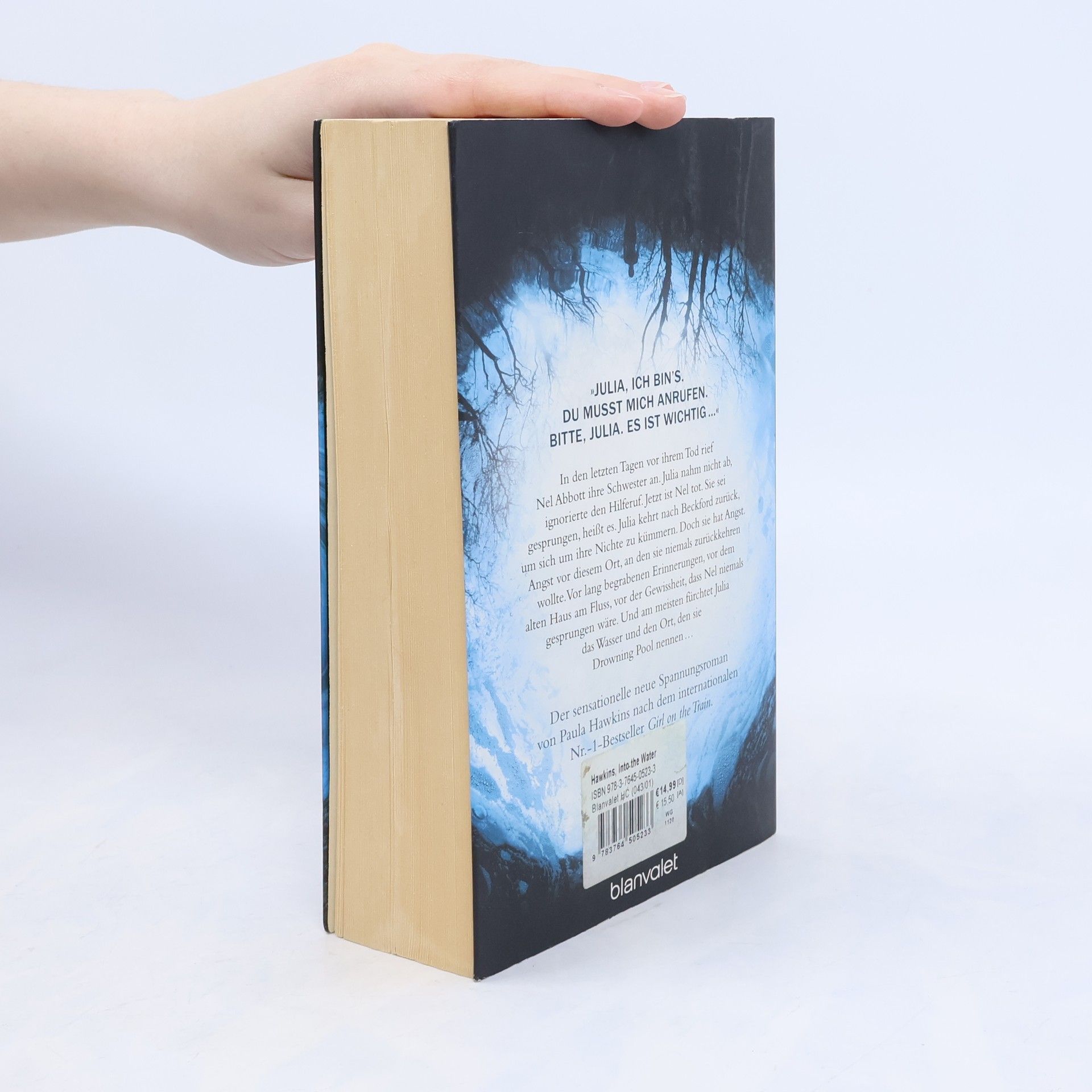 Paula Hawkins Into the Water