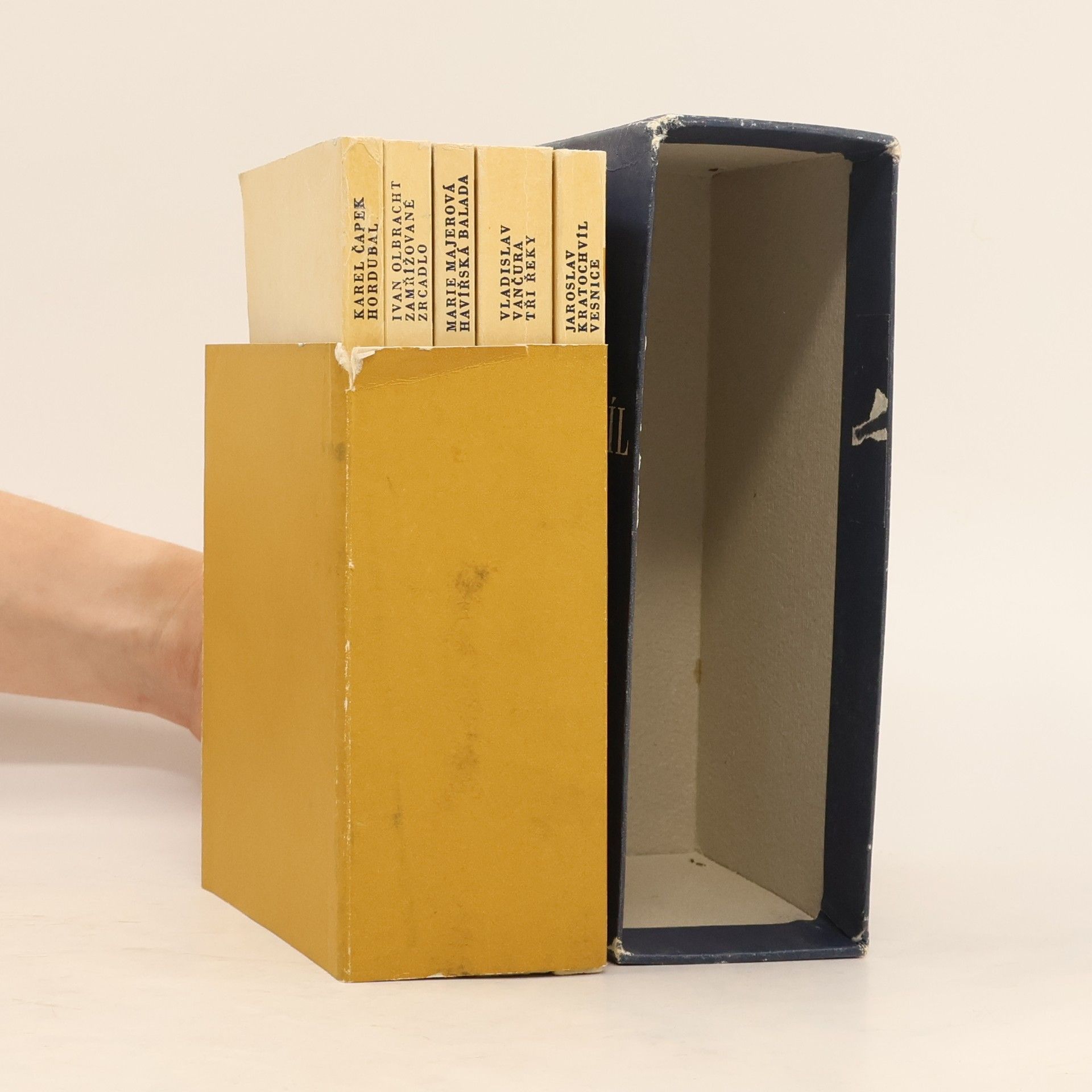 Karel Čapek Zlatá pečeť