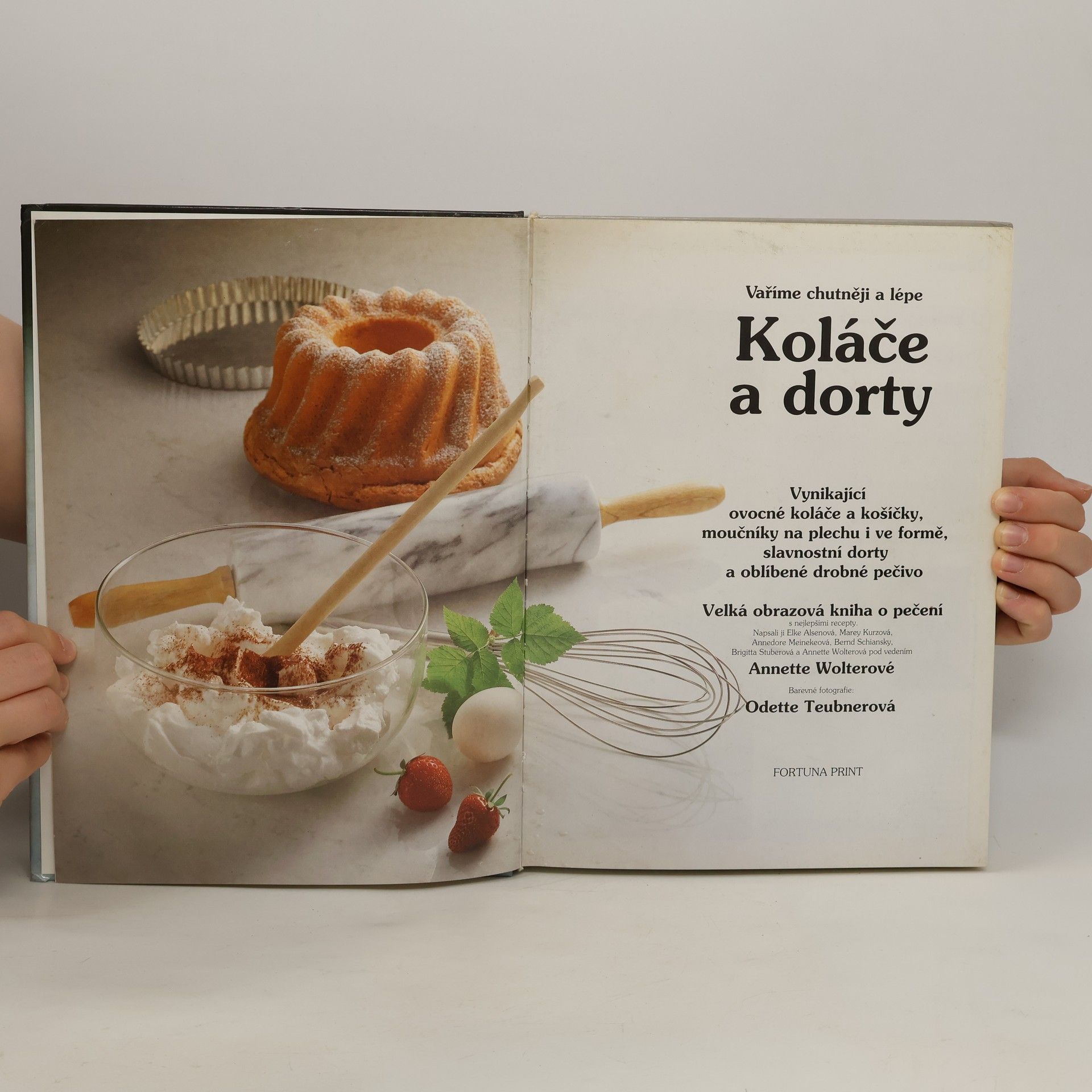 Autorenkollektiv Koláče a dorty