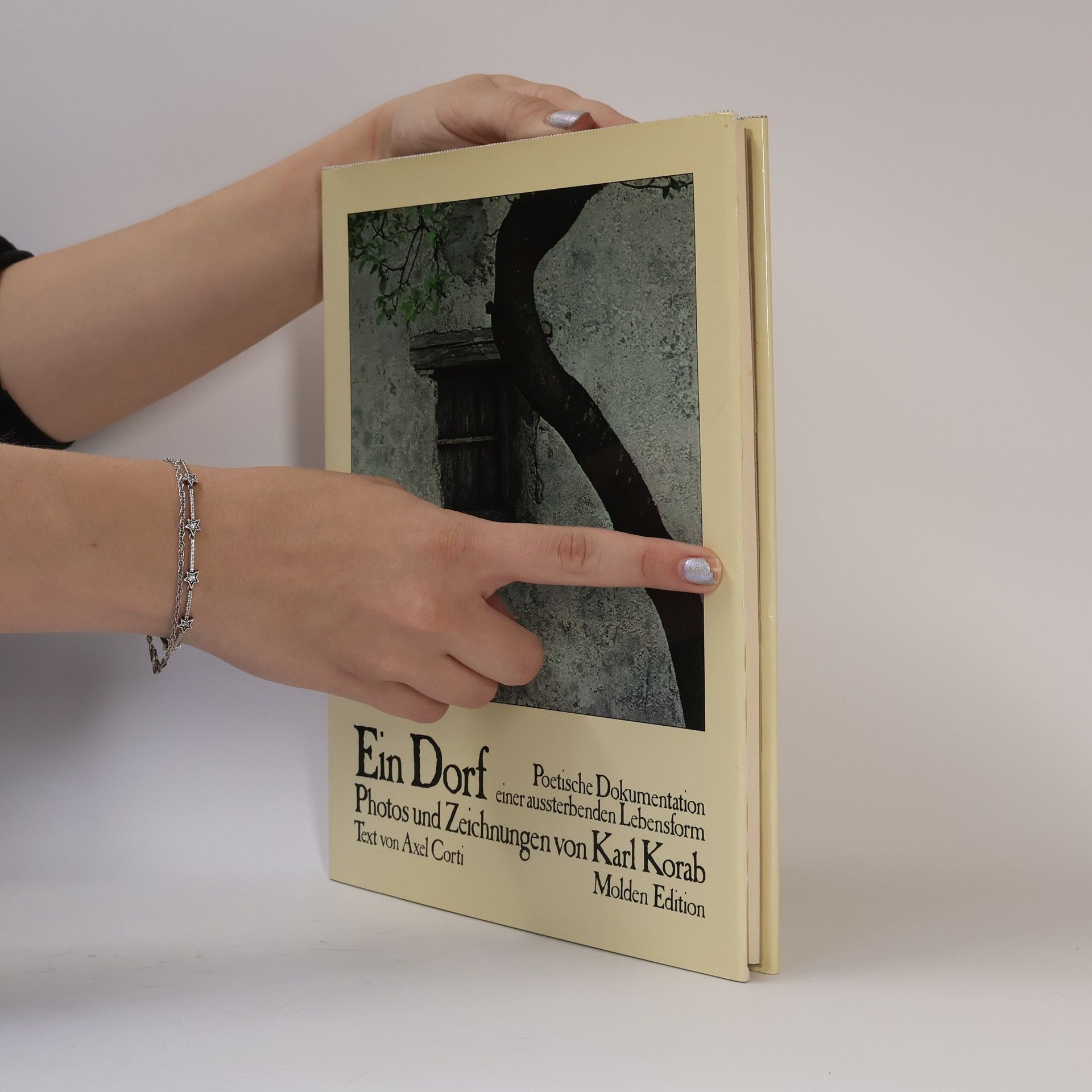 Axel Corti Ein Dorf. Photos und Zeihnungen von Karl Korab