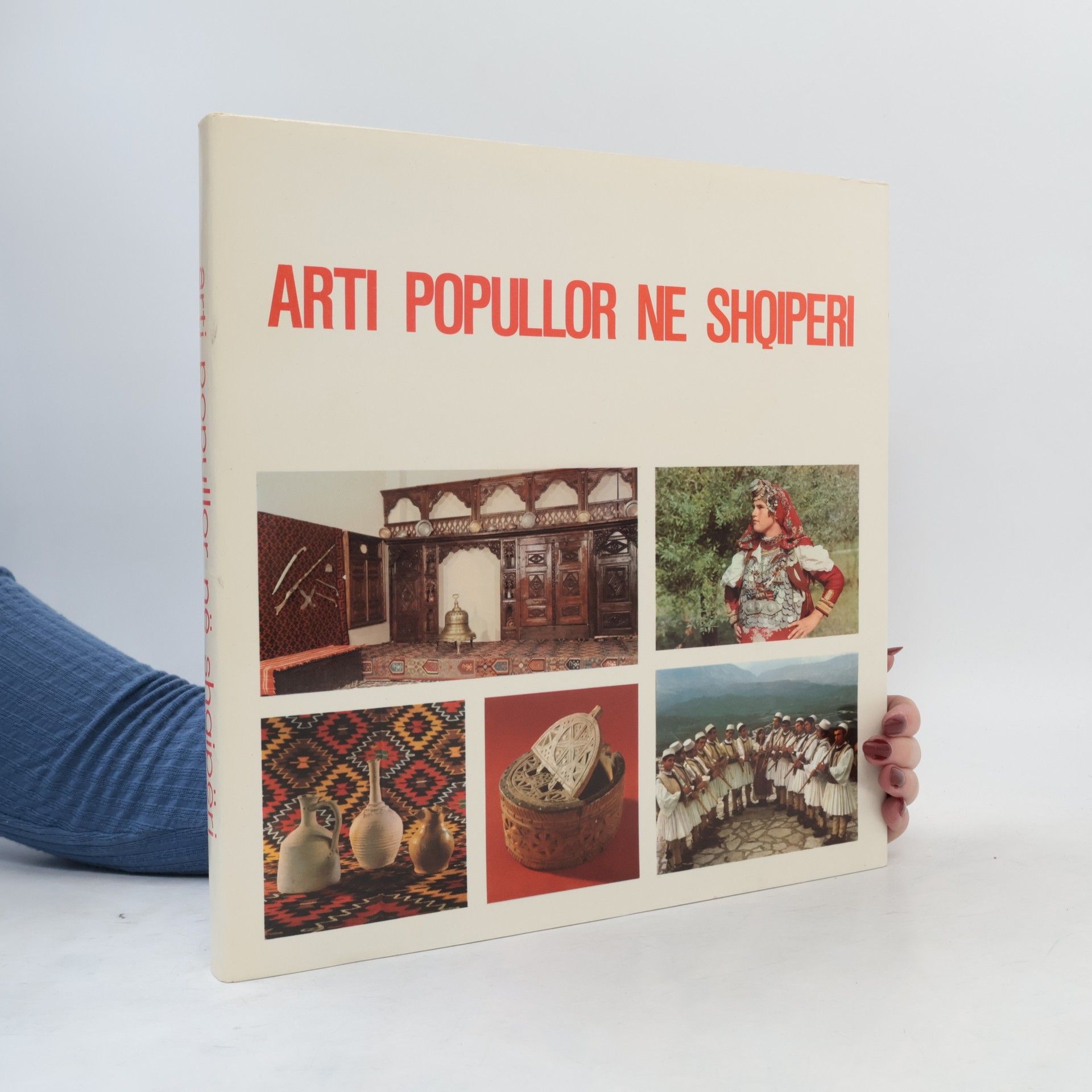 Kolektiv autorů Arti popullor ne shqiperi