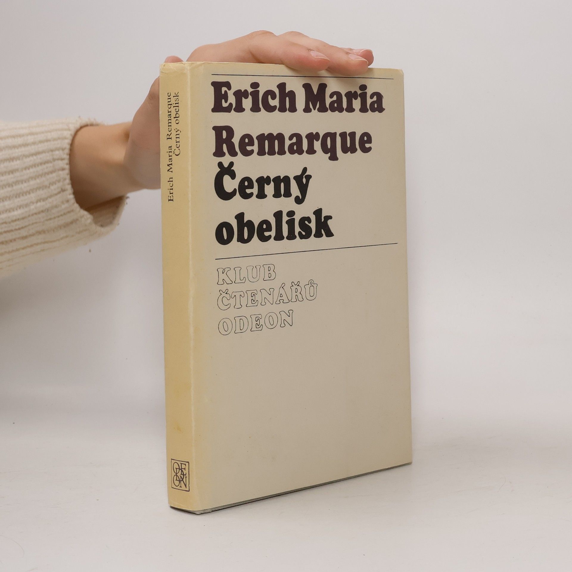 Erich Maria Remarque Černý obelisk
