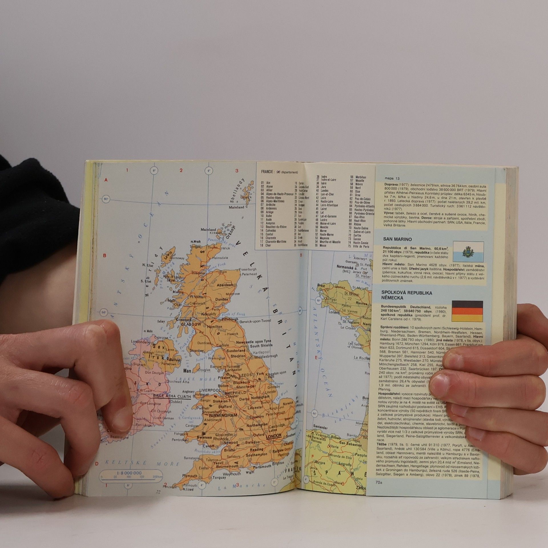 Autorenkollektiv Kapesní atlas světa