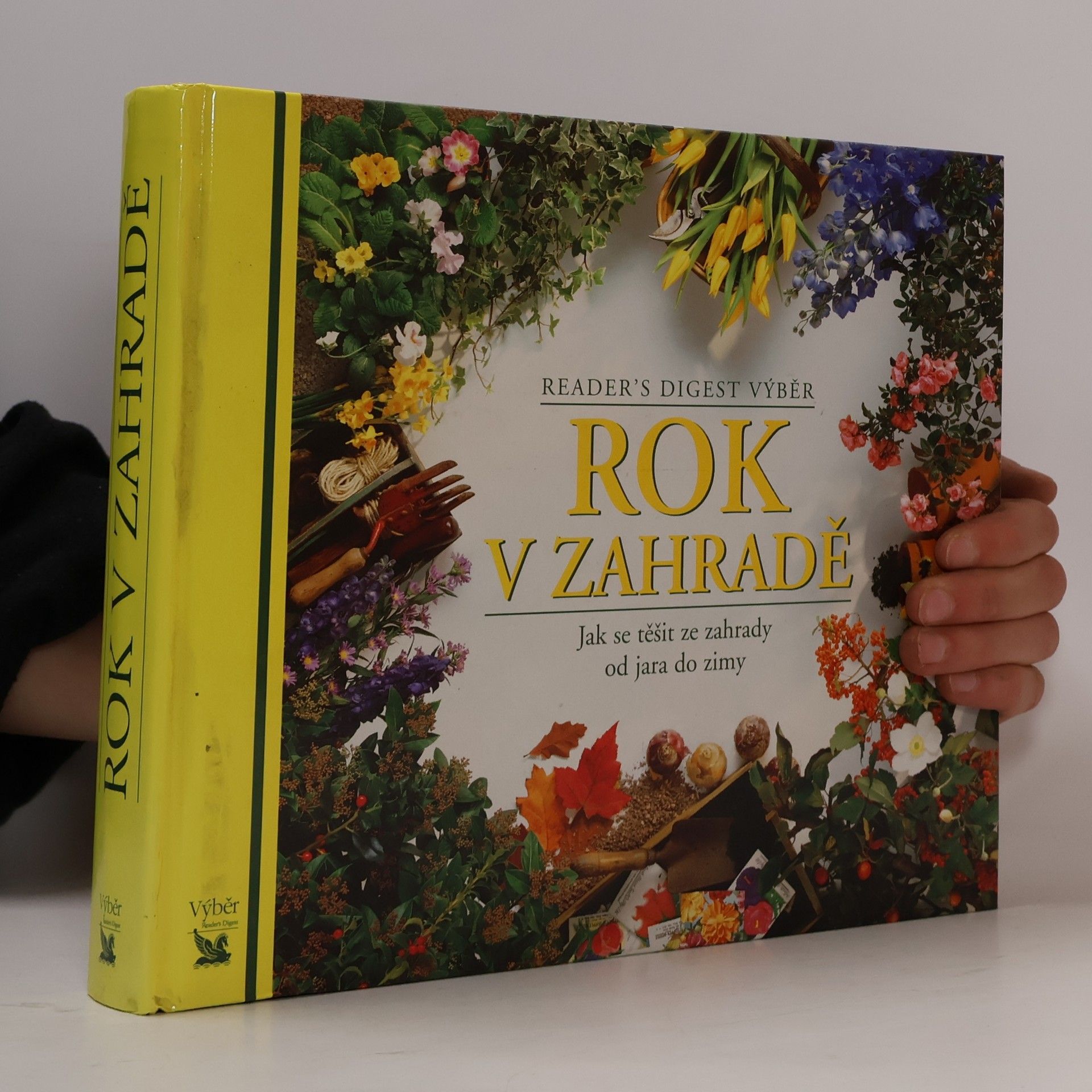 AA.VV. Rok v zahradě. Jak se těšit ze zahrady od jara do zimy