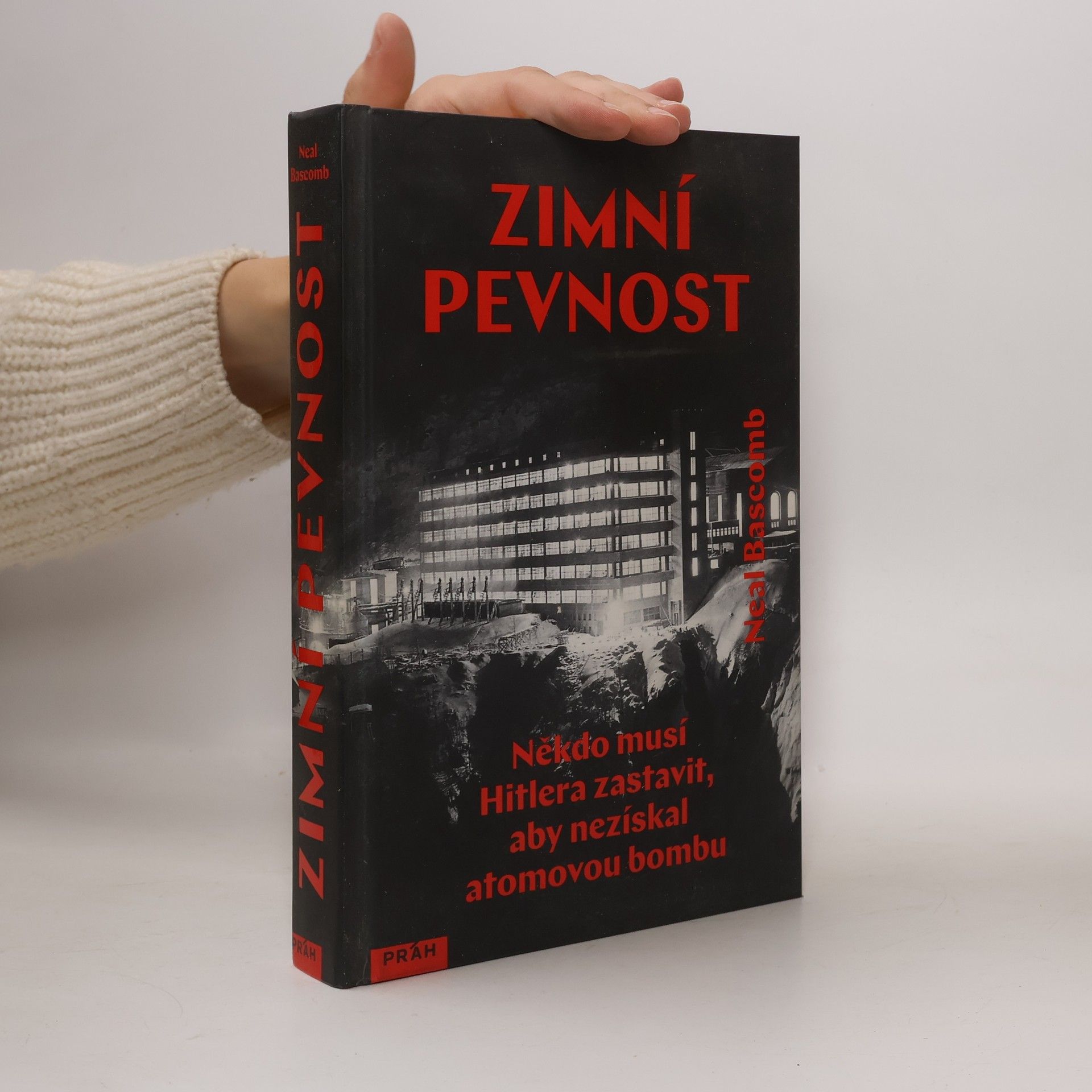 Neal Bascomb Zimní pevnost - Někdo musí Hitlera zastavit, aby nezískal atomovou bombu