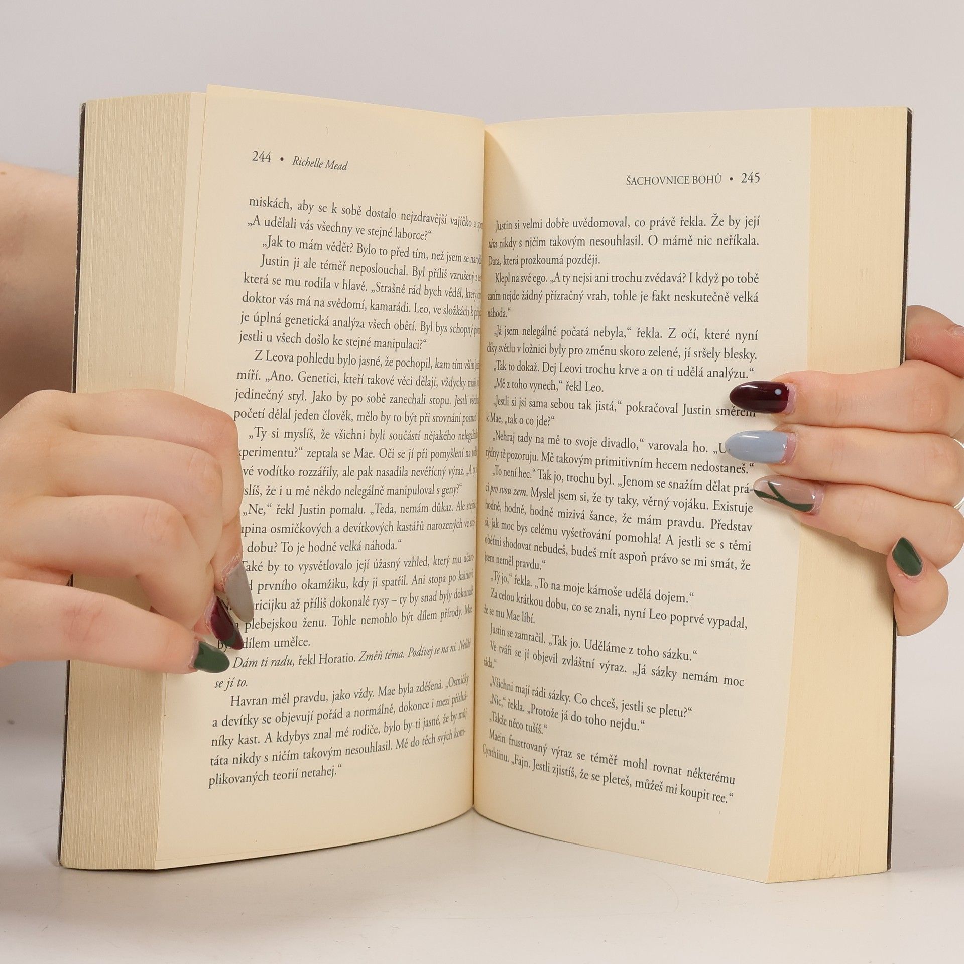 Richelle Mead Série Věk X. Šachovnice bohů