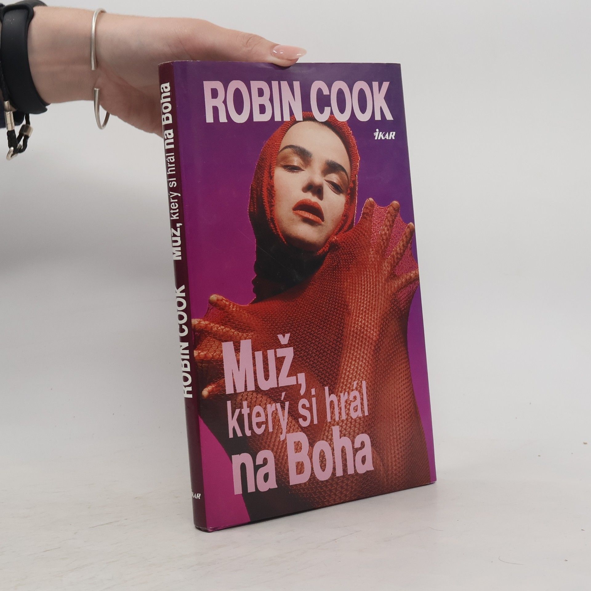 Robin Cook Muž, který si hrál na Boha