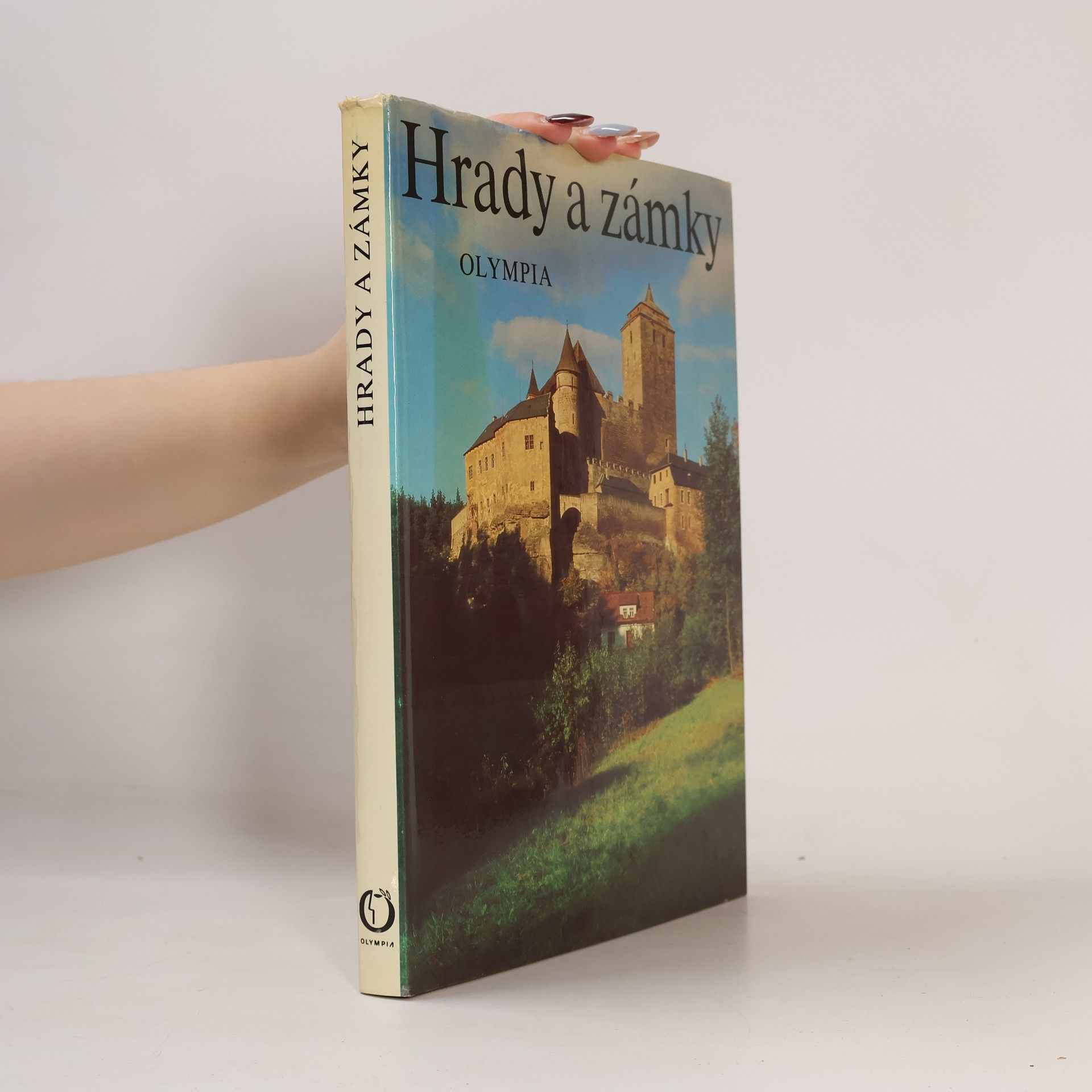 AA.VV. Hrady a zámky