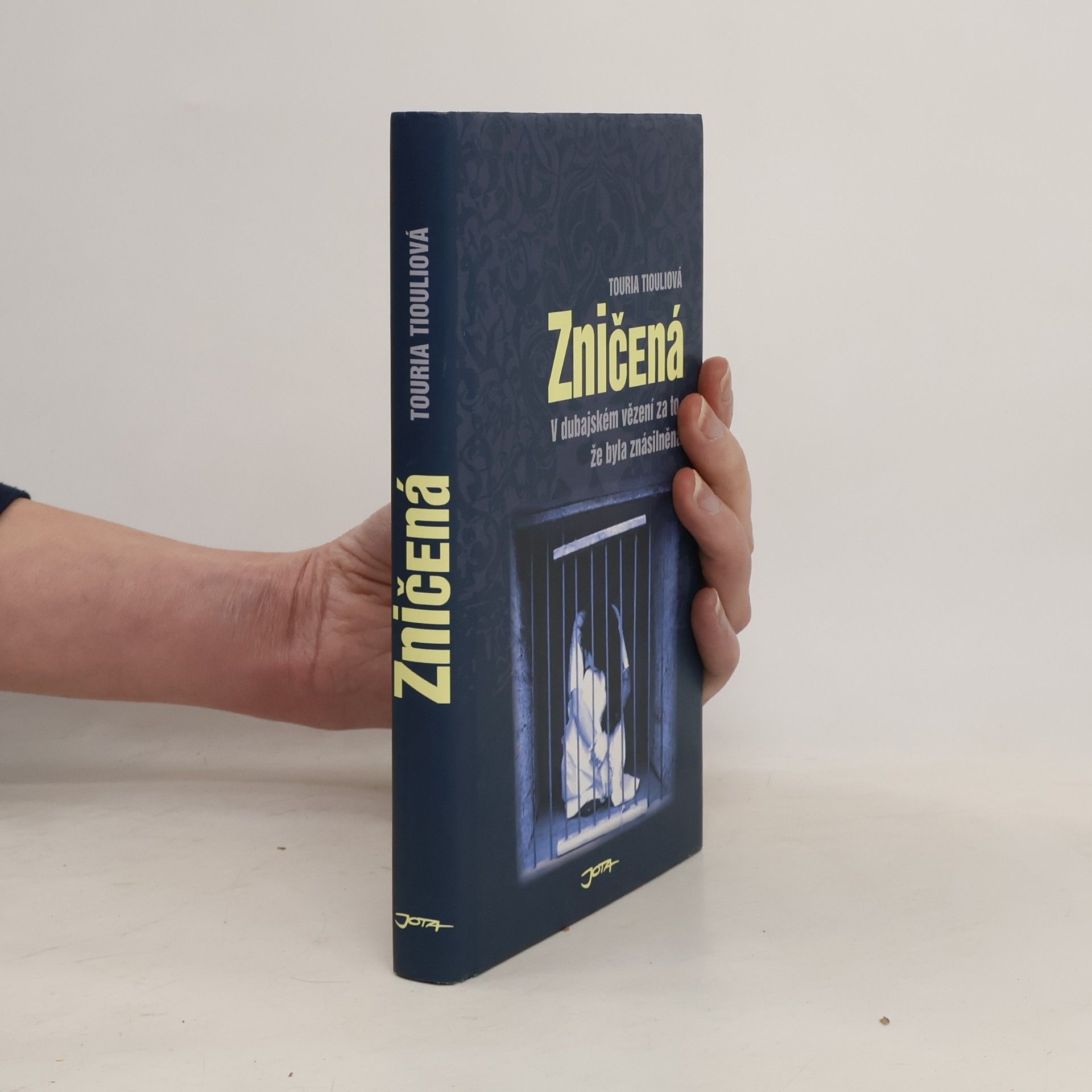 Touria Tiouli Zničená. V dubajském vězení za to, že byla znásilněna