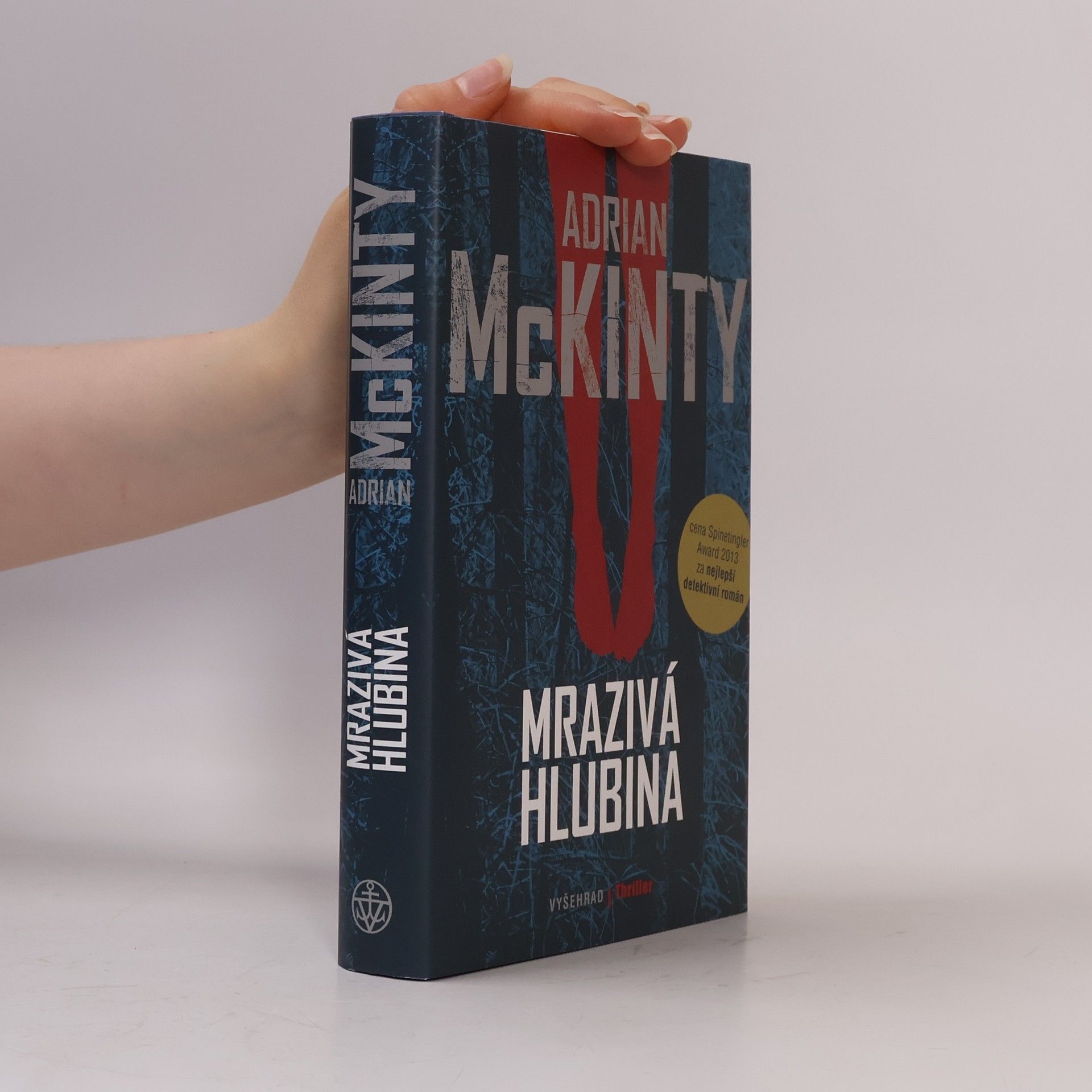 Adrian McKinty Mrazivá hlubina