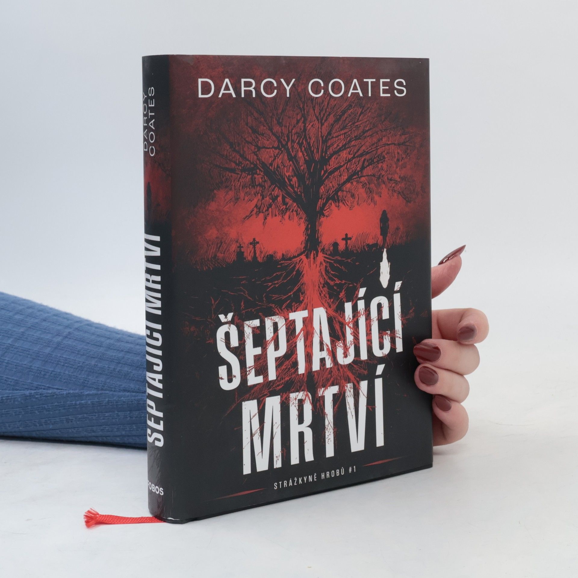 Darcy Coates Šeptající mrtví
