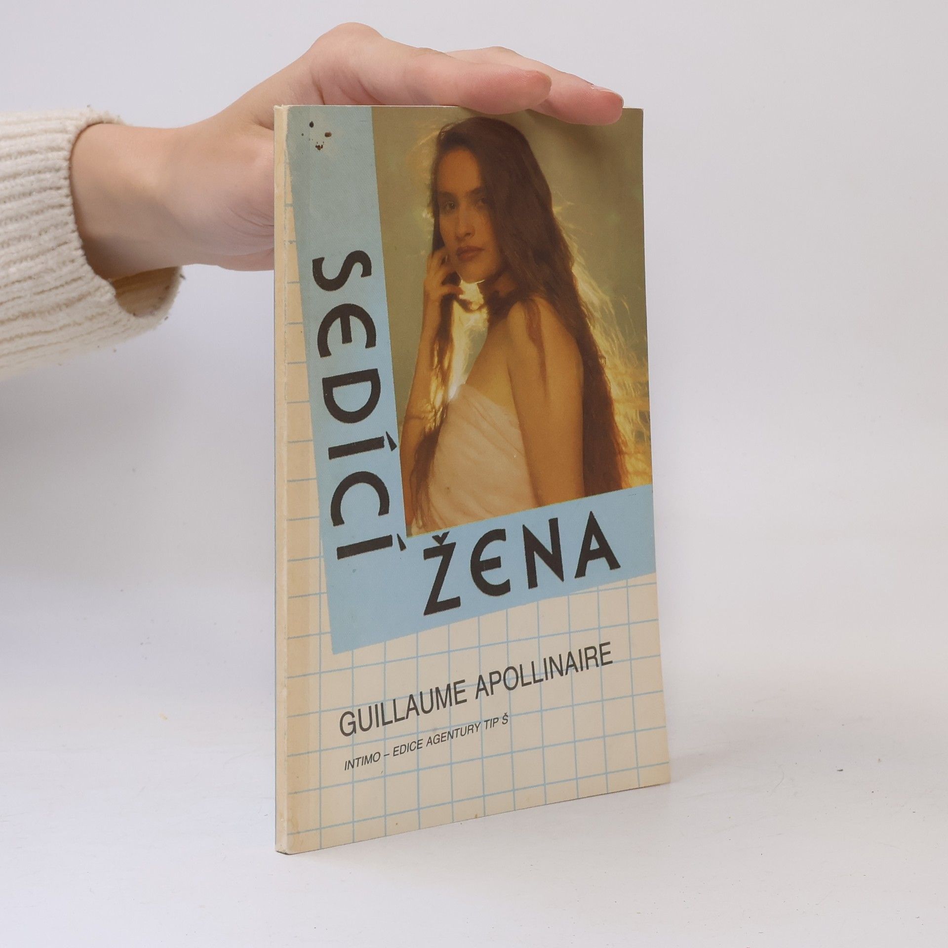 Guillaume Apollinaire Sedící žena