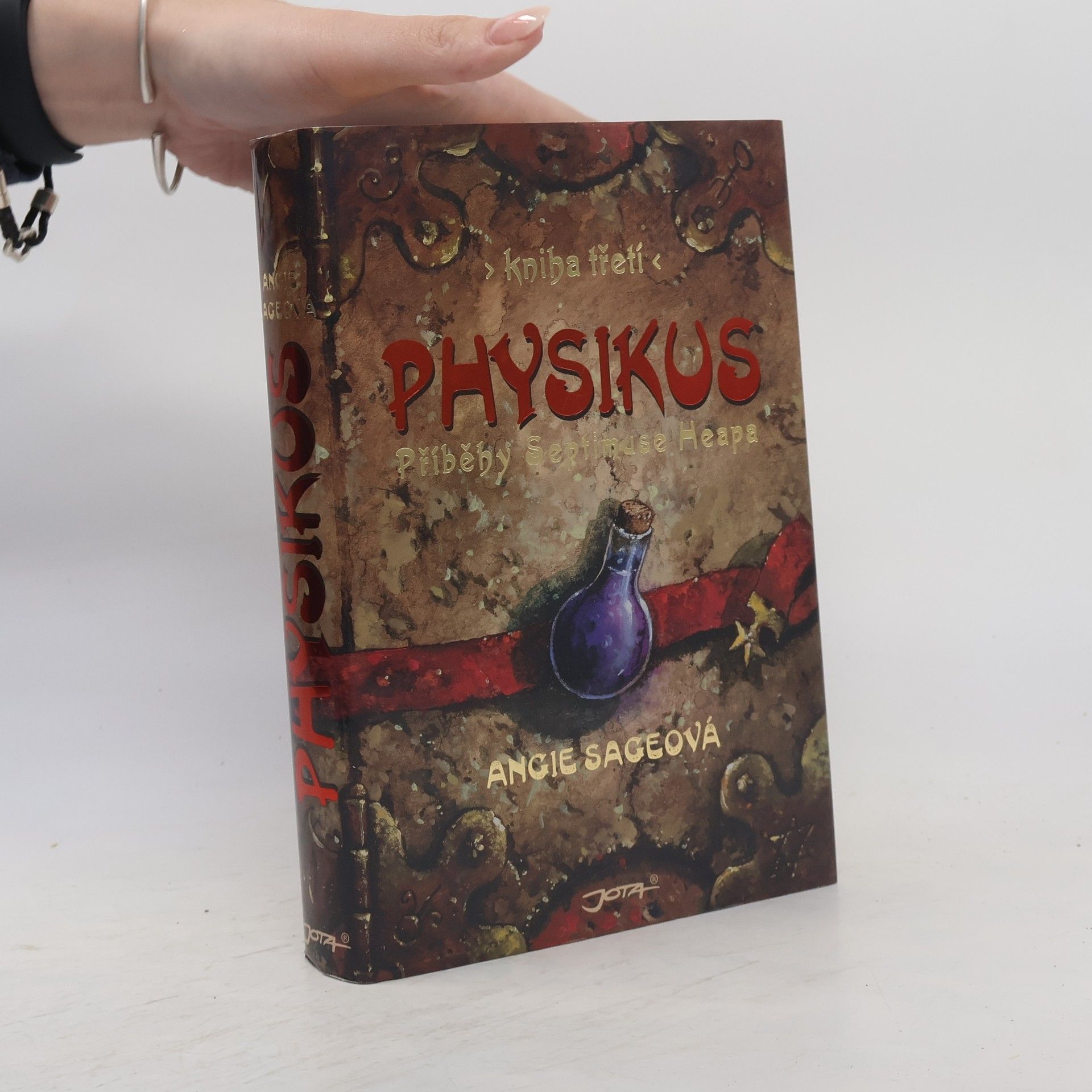 Angie Sage Příběhy Septimuse Heapa. Physikus (3. díl)