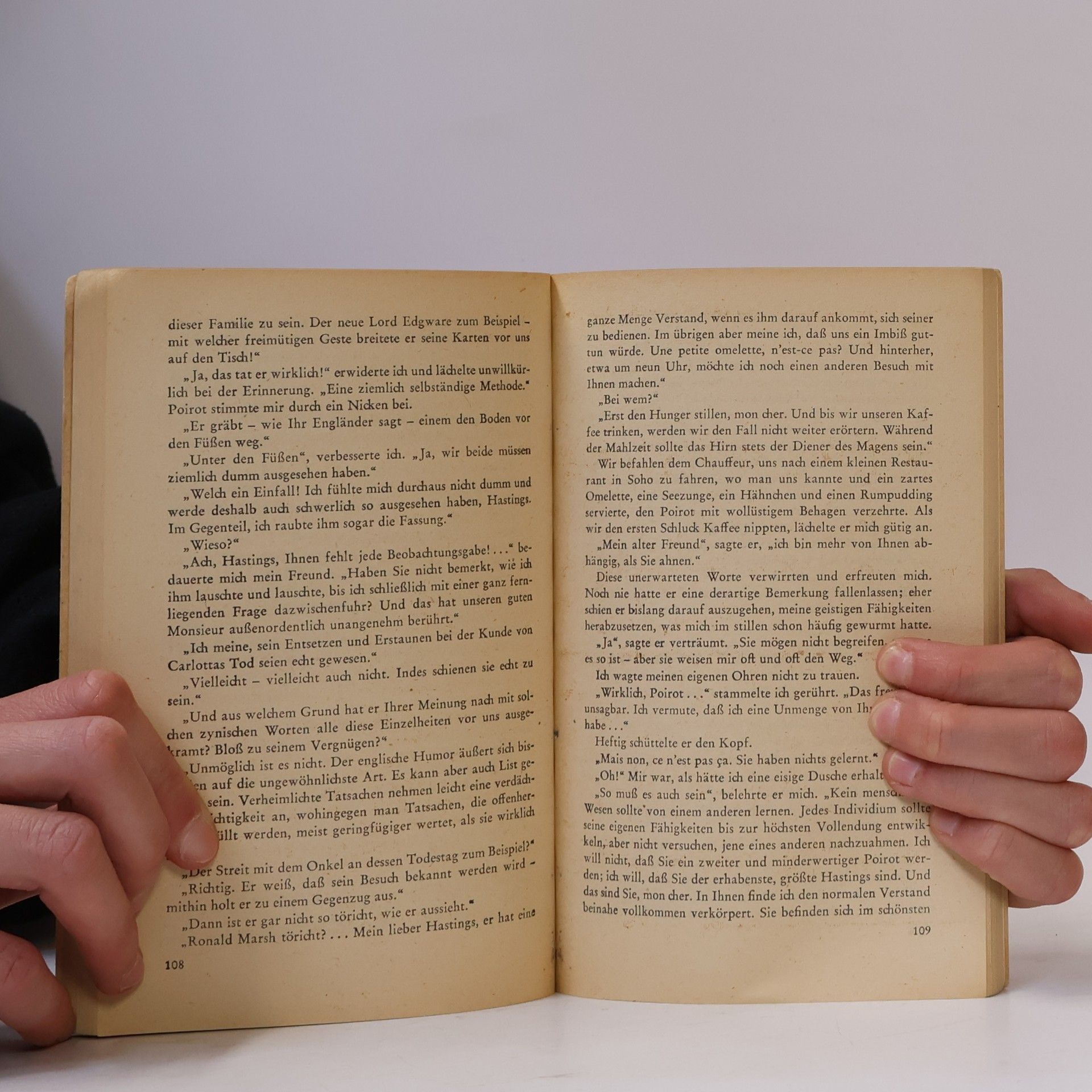 Agatha Christie 13 bei Tisch
