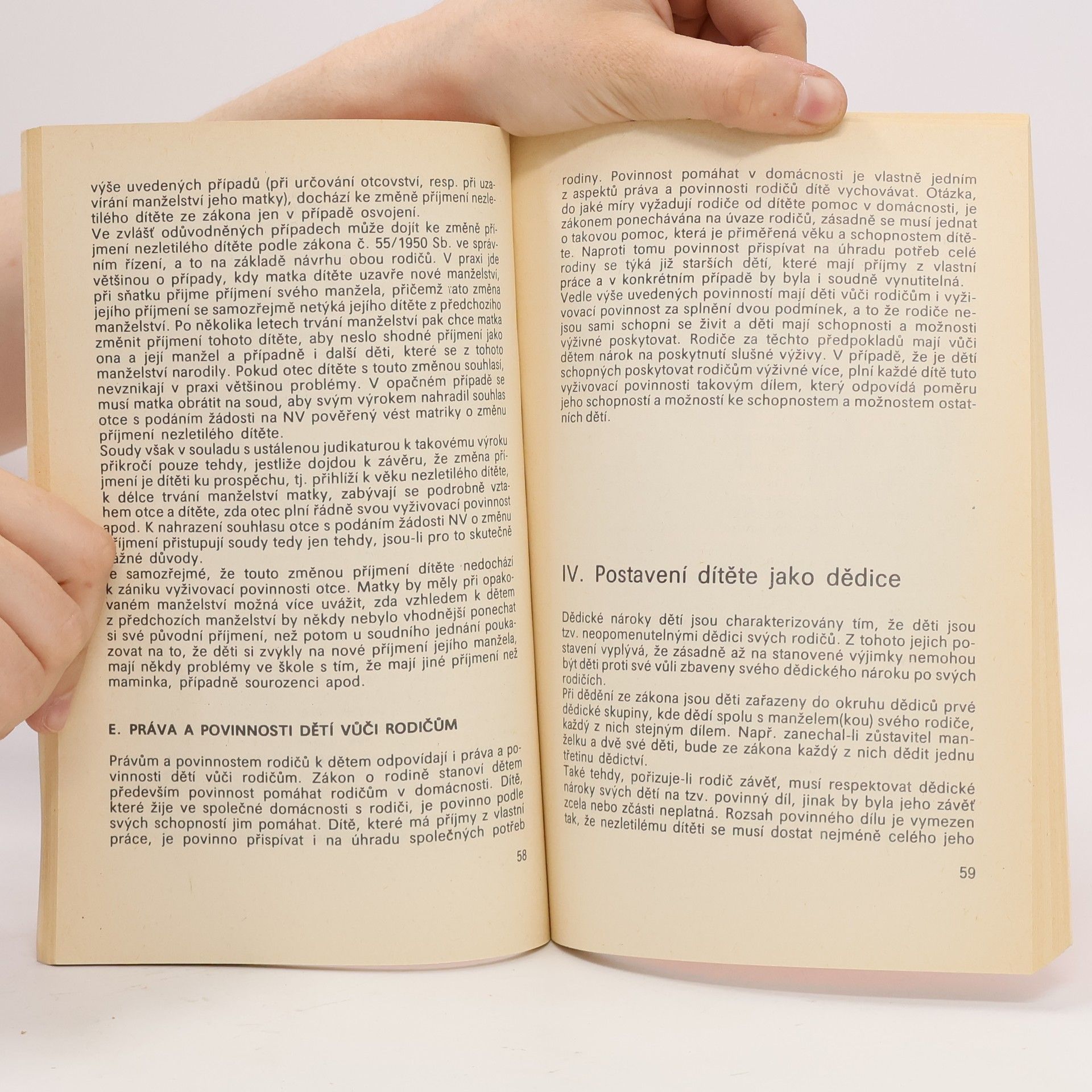 Pavel Mates Žena a paragrafy : právní postavení ženy v Československu
