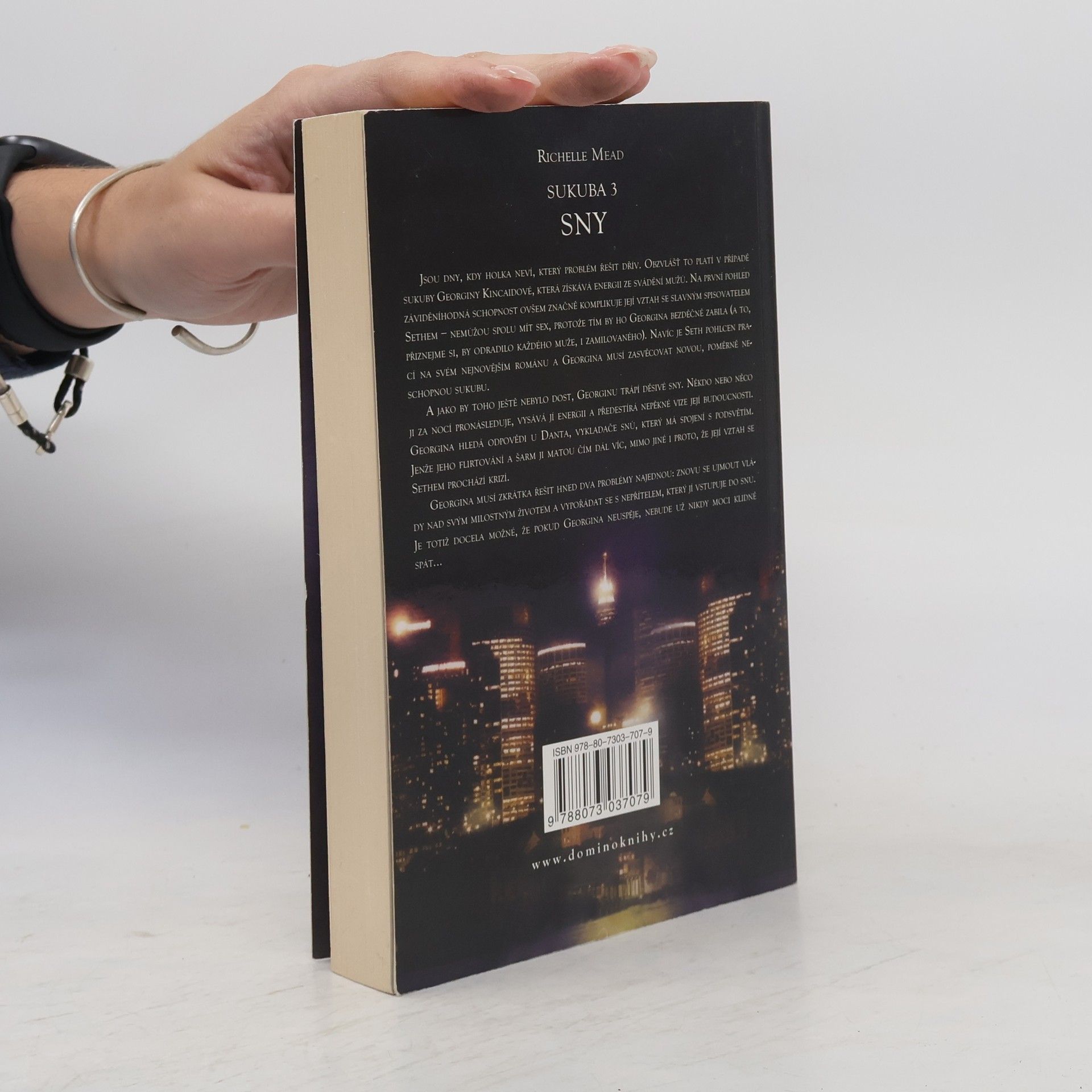 Richelle Mead Sny. Sukuba. 3. díl