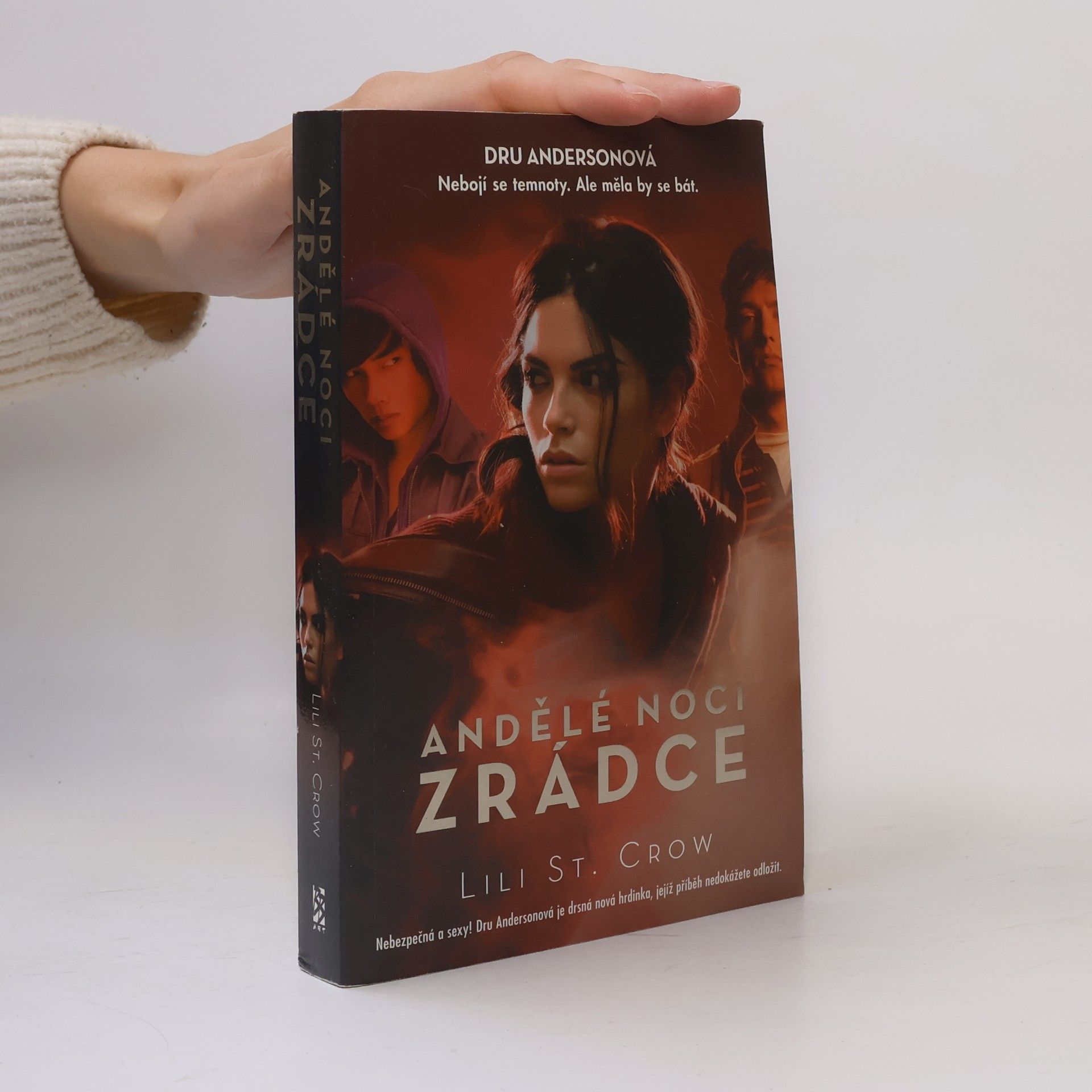 Lilith Saintcrow Andělé noci. Zrádce.