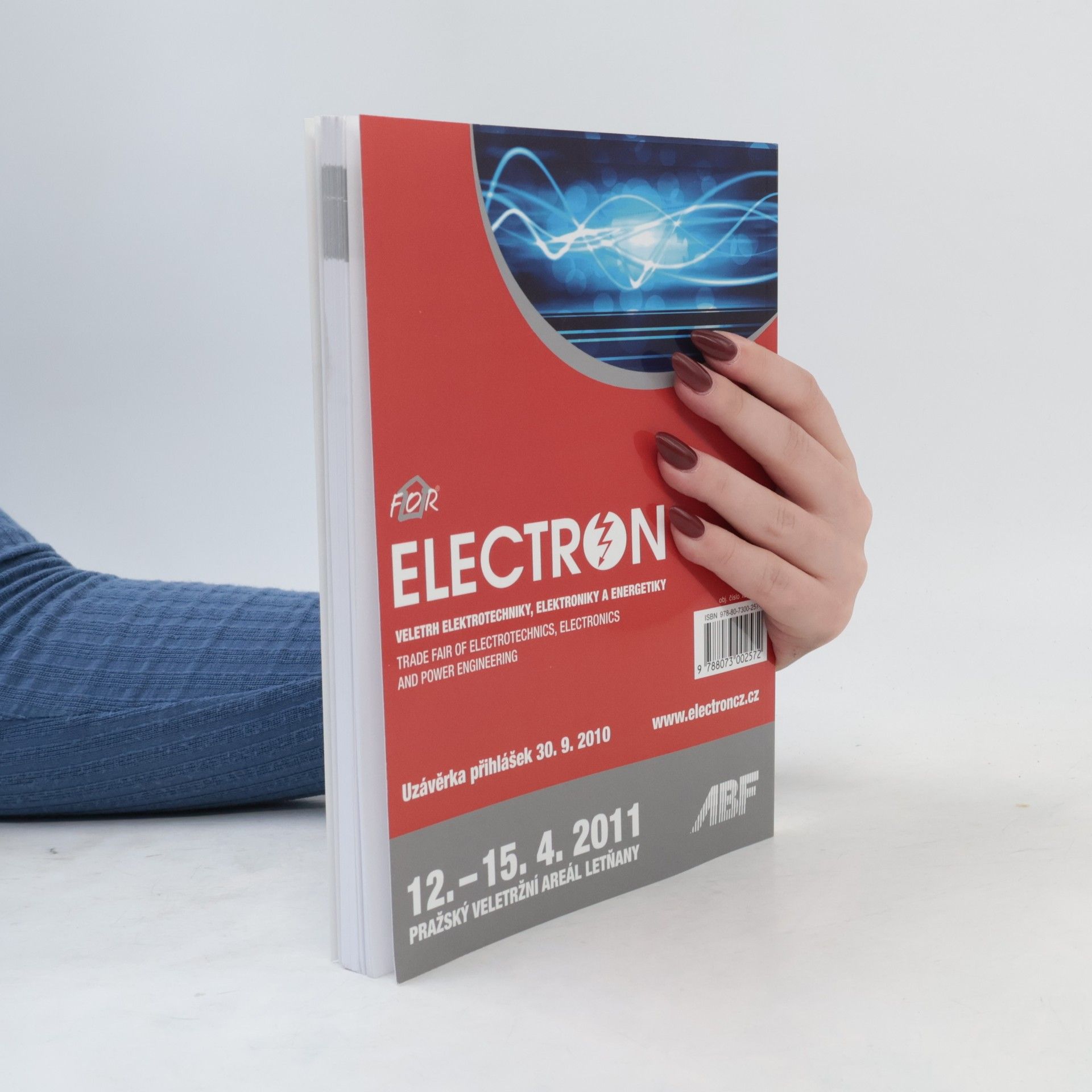 Jiří Král Řešené příklady ve VHDL