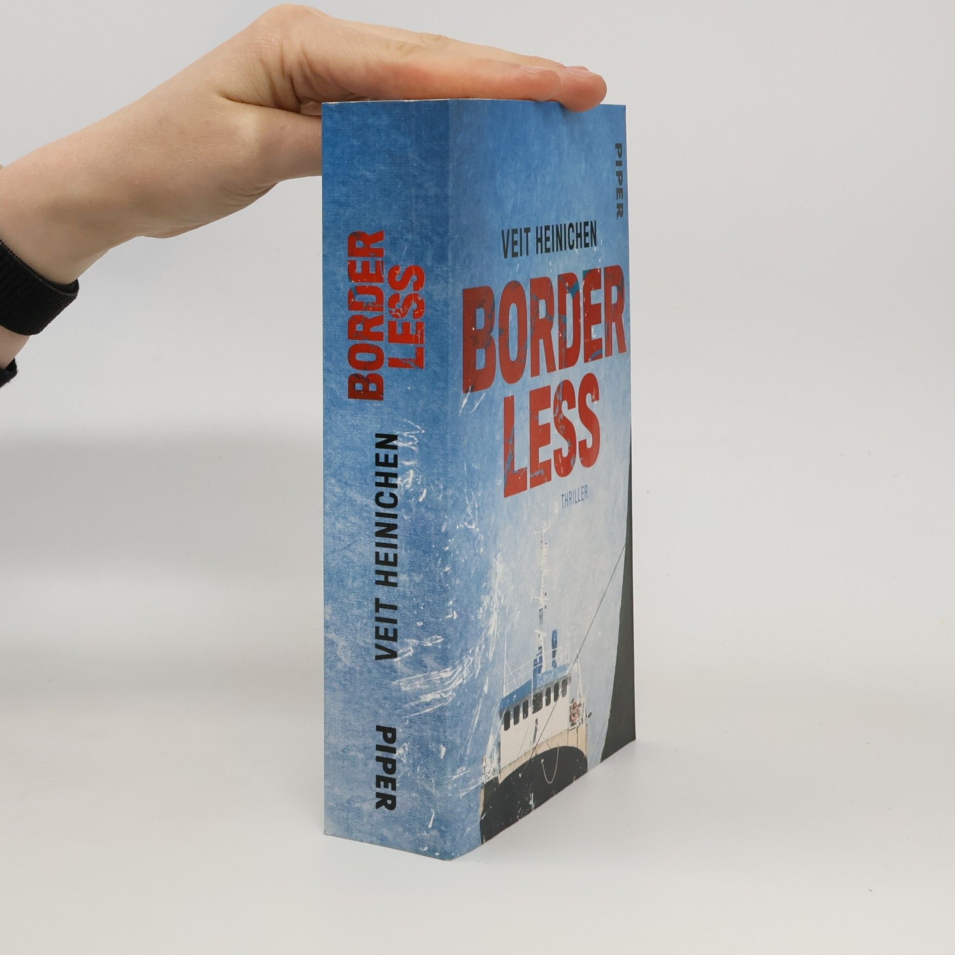 Veit Heinichen Borderless