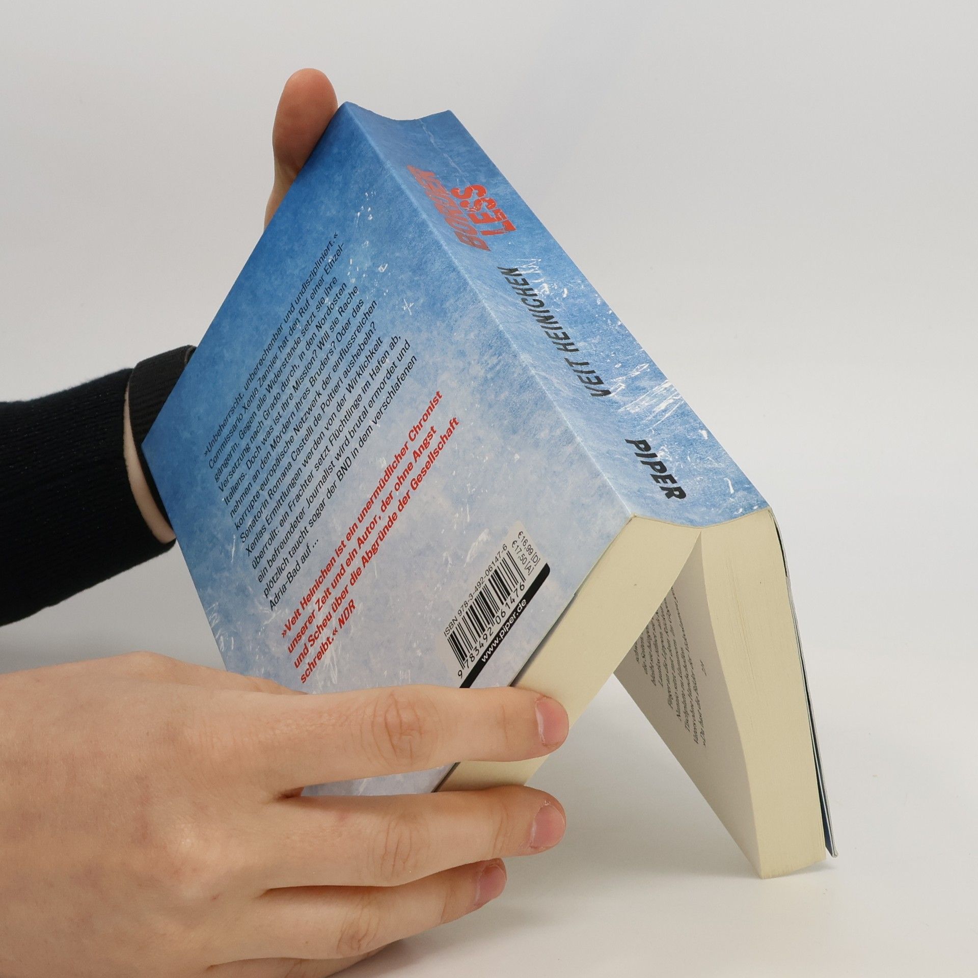 Veit Heinichen Borderless