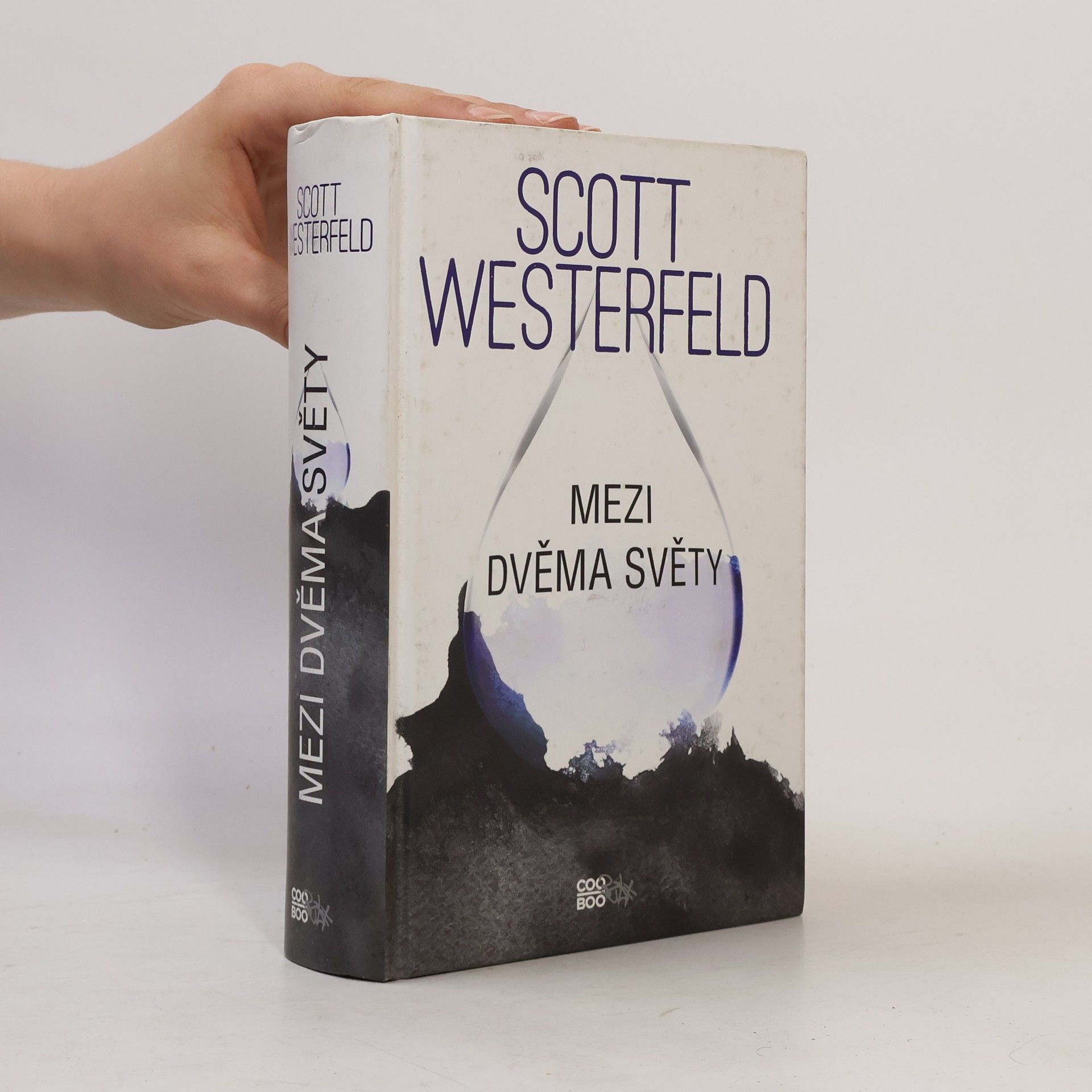 Scott Westerfeld Mezi dvěma světy