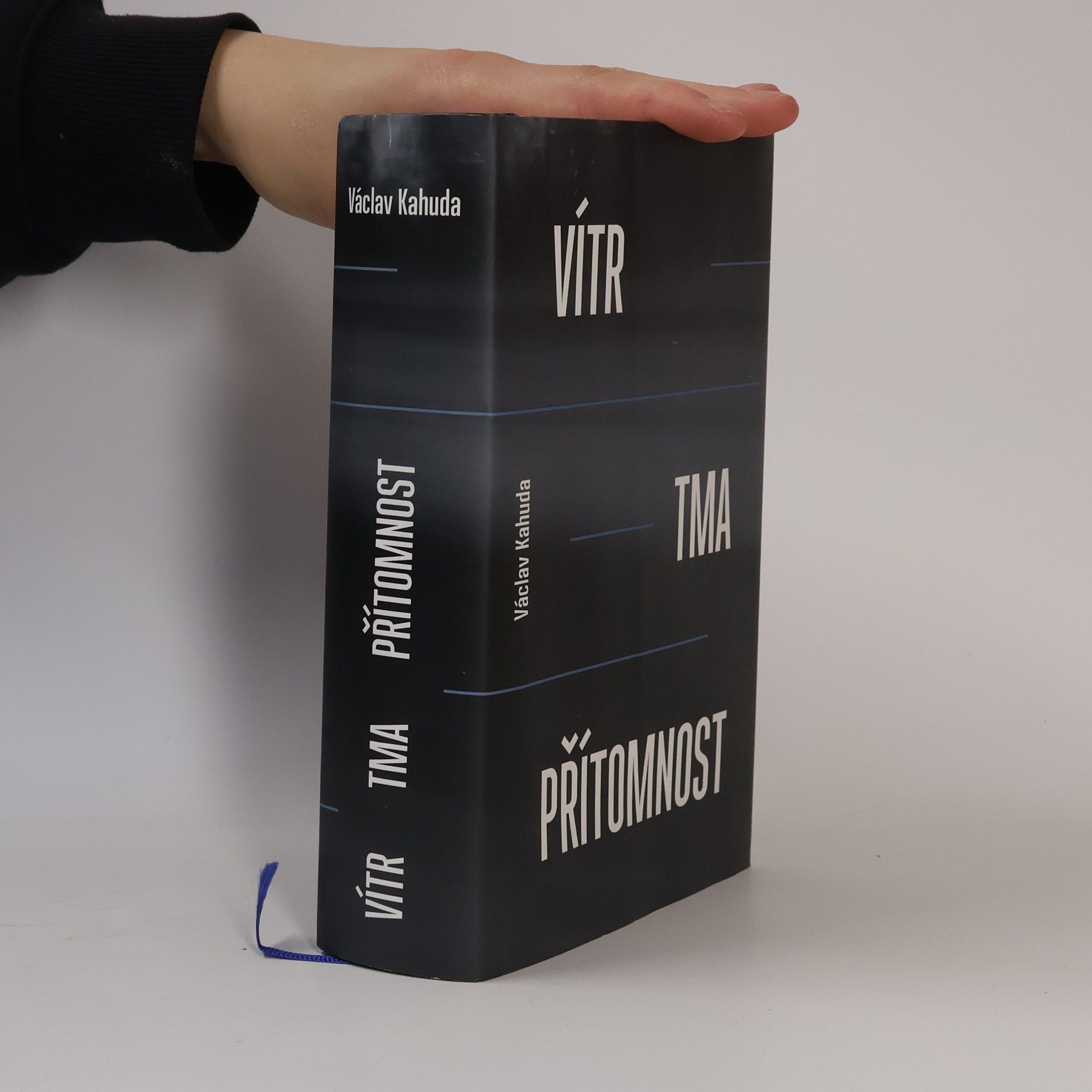 Václav Kahuda Vítr, tma, přítomnost